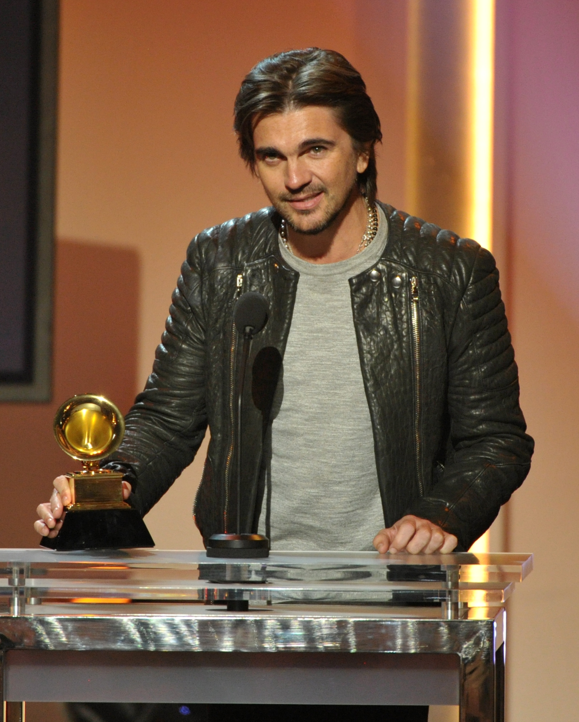Juanes, Lila Downs ganan Grammy