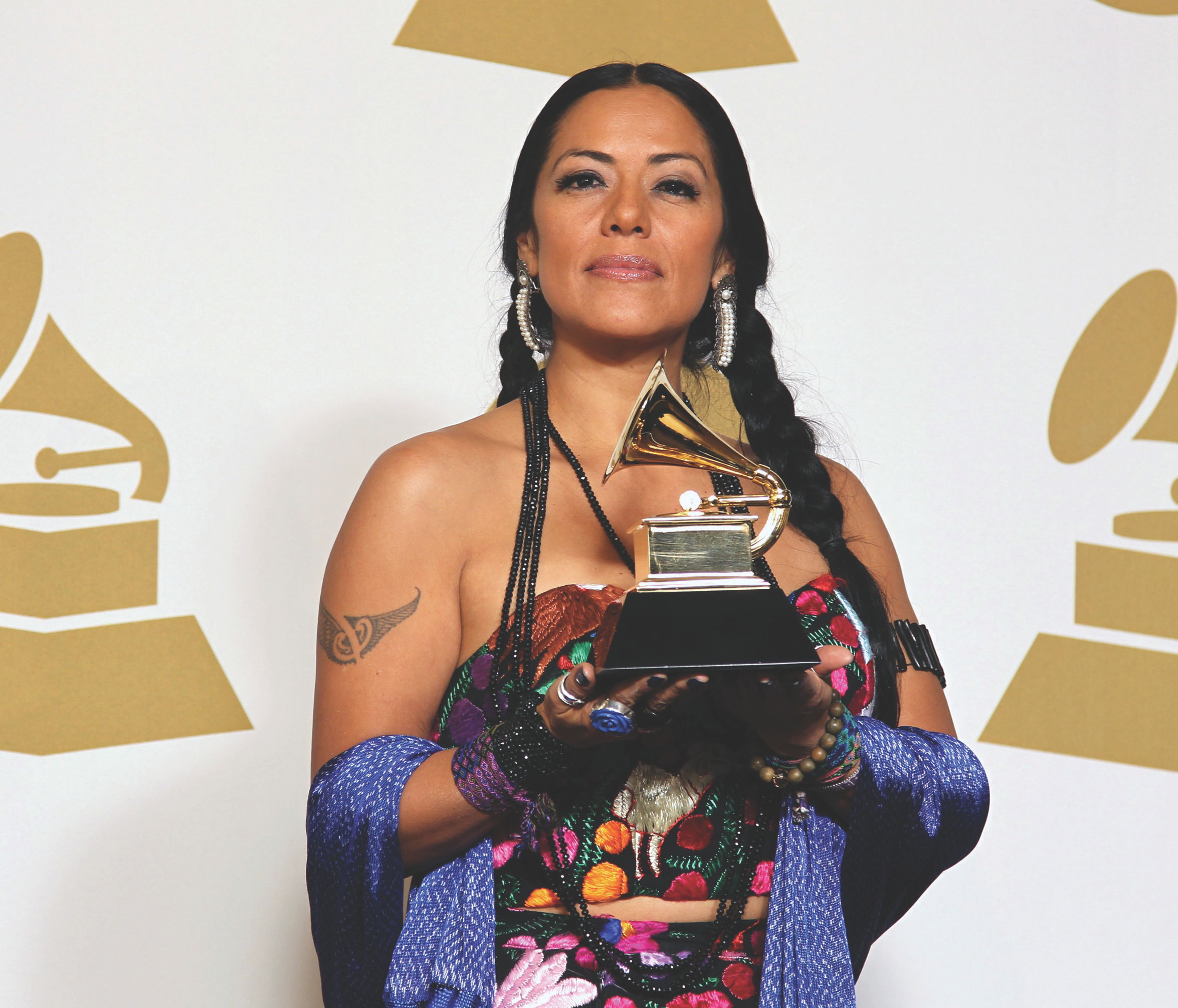 Emociona a Downs su primera estatuilla