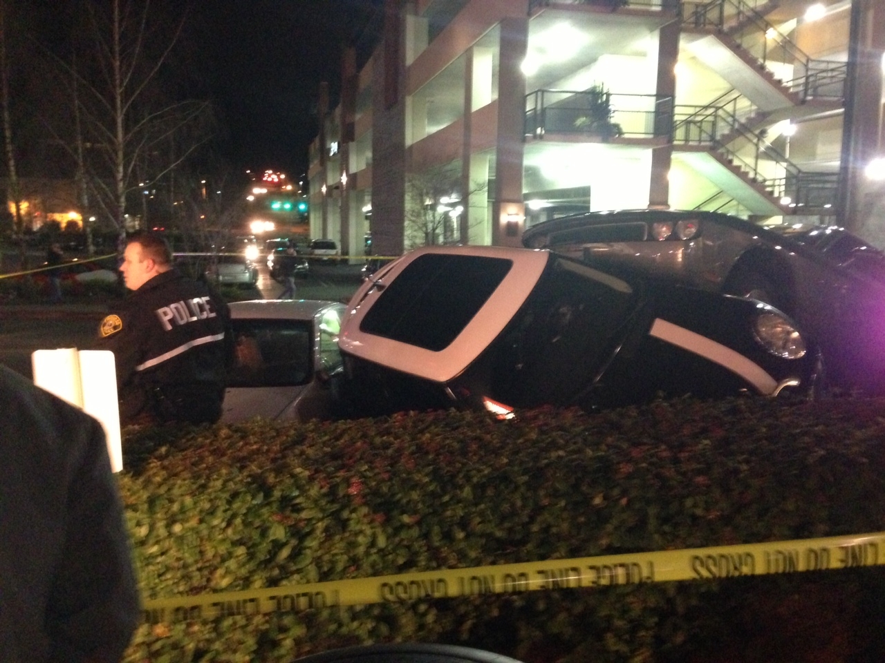 Hombre atropella a polic&iacute;a de Lynnwood