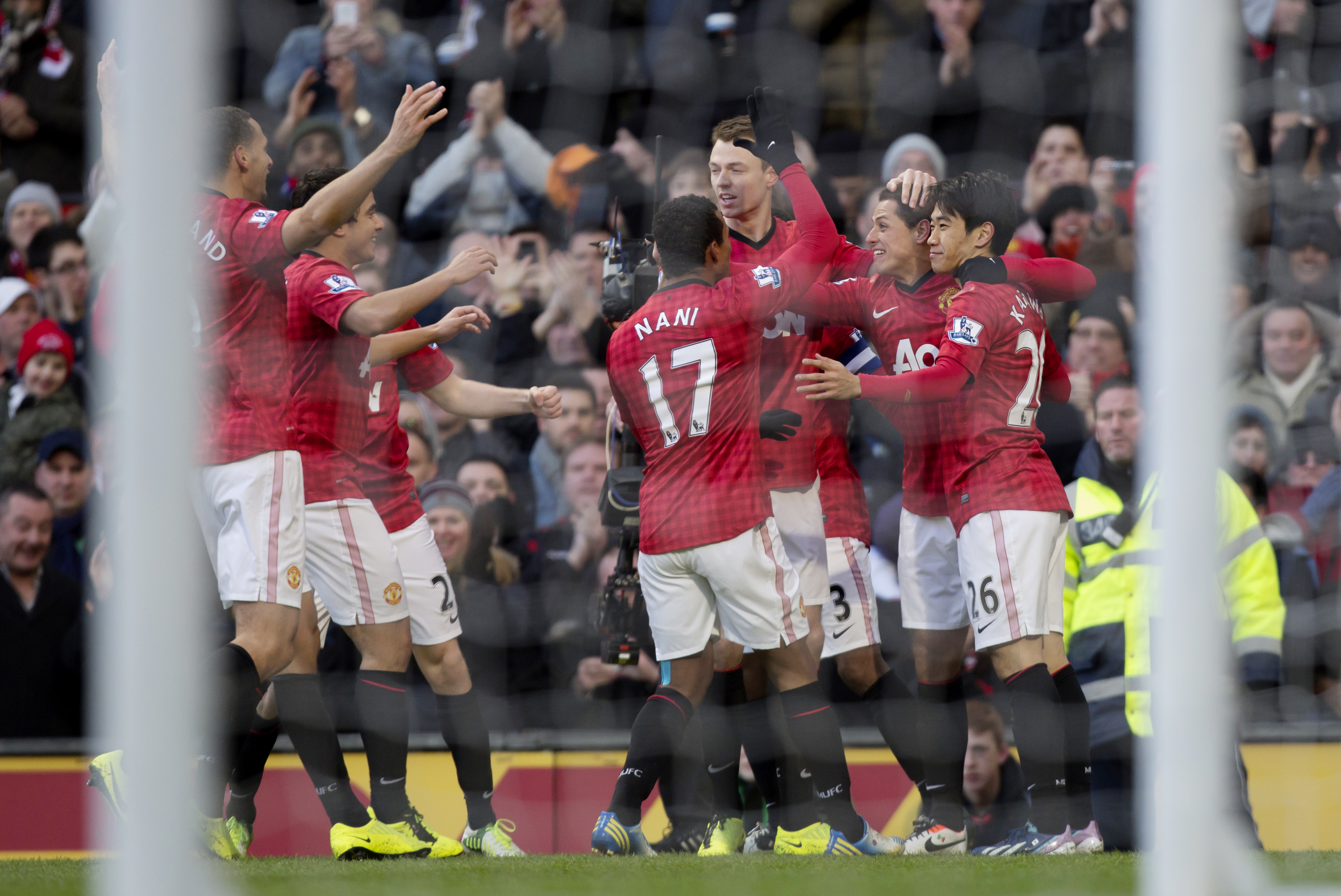 "Ch&iacute;charito" y Rooney anotan pero no alcanza