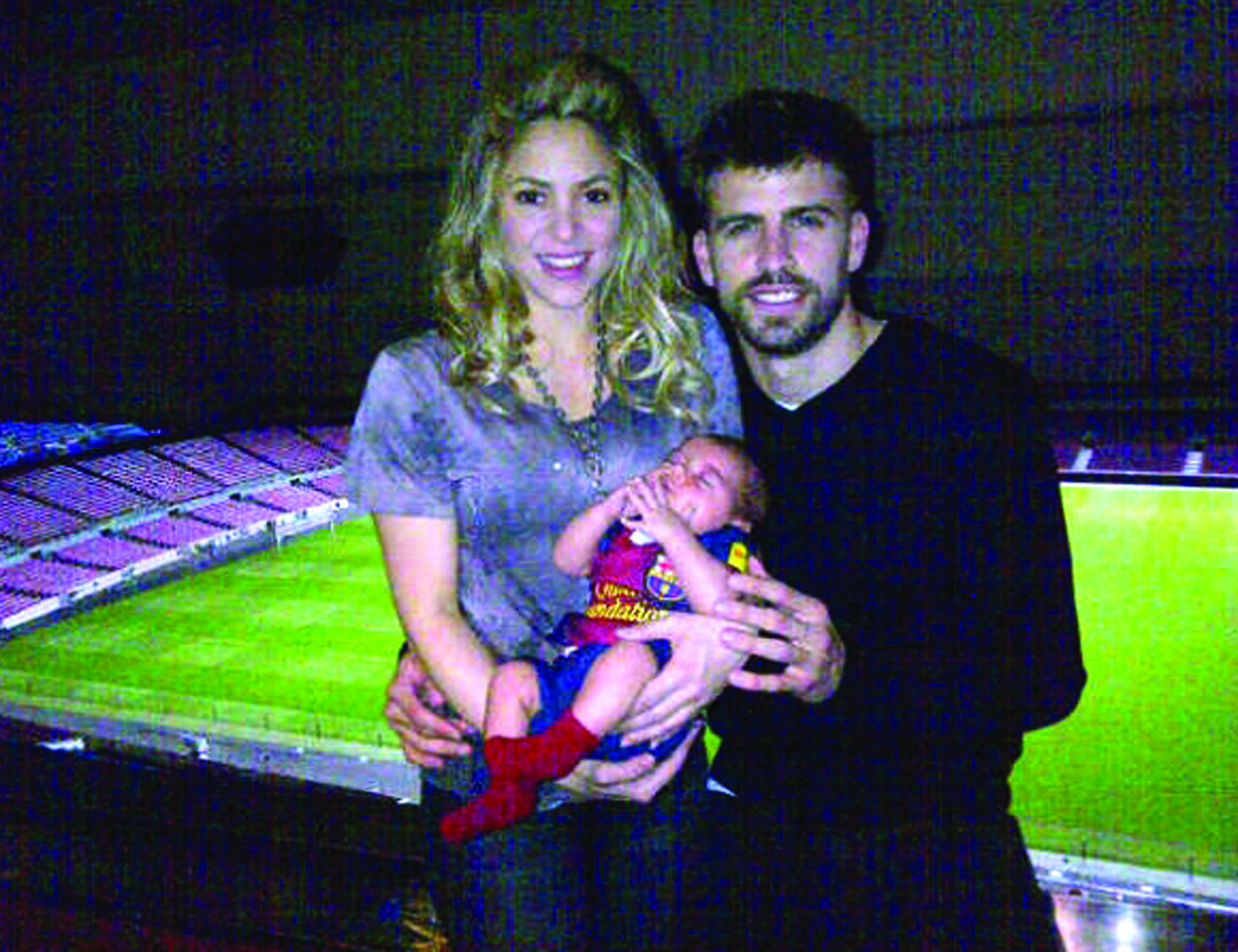 Presume Gerard Piqu&eacute; a su familia