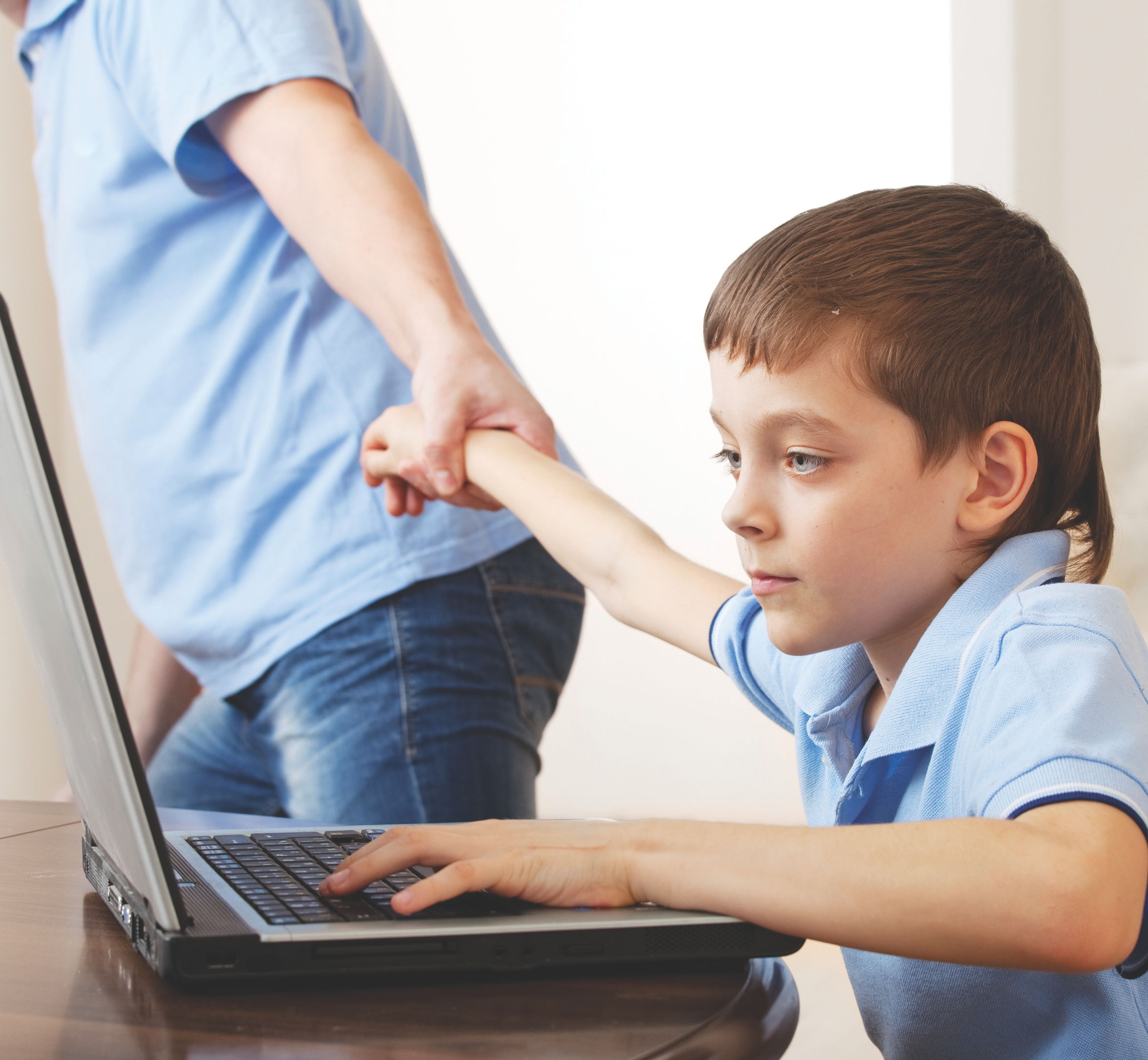Usos nuevos de internet, un desafío para padres