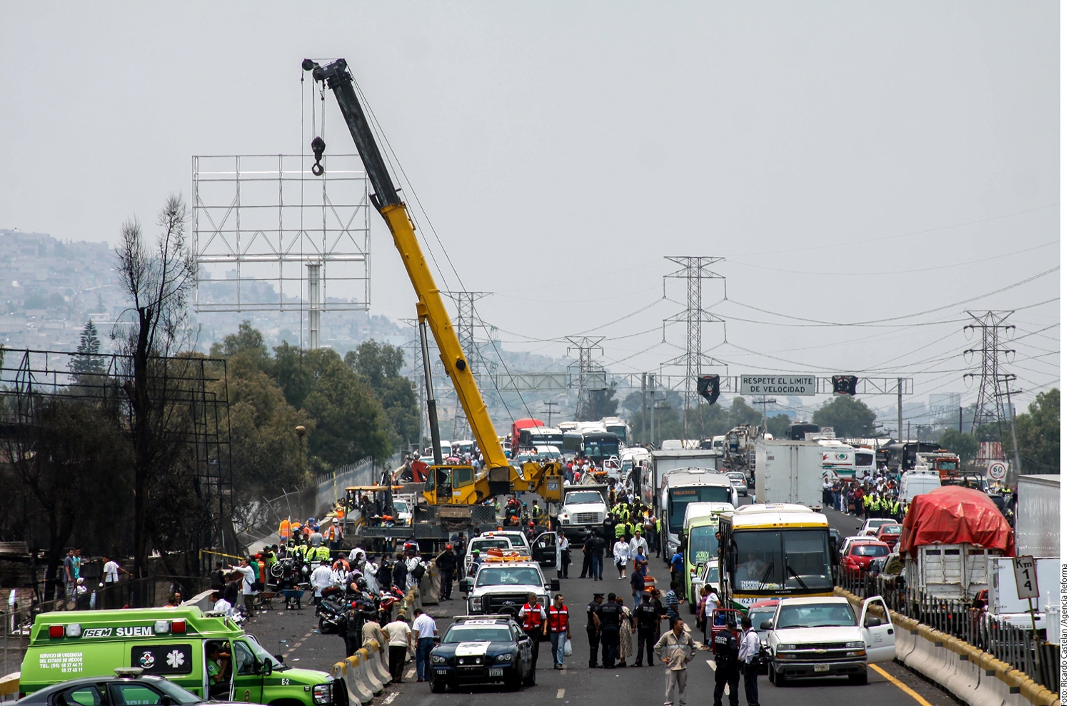 M&eacute;xico: explota cami&oacute;n de gas, al menos 20 muertos