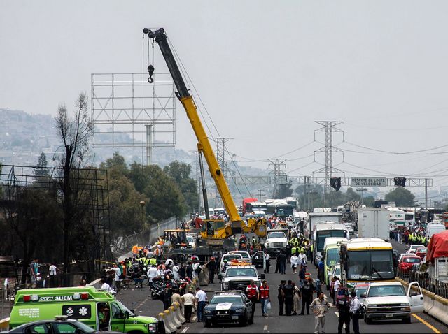 M&eacute;xico: explota cami&oacute;n de gas, al menos 20 muertos