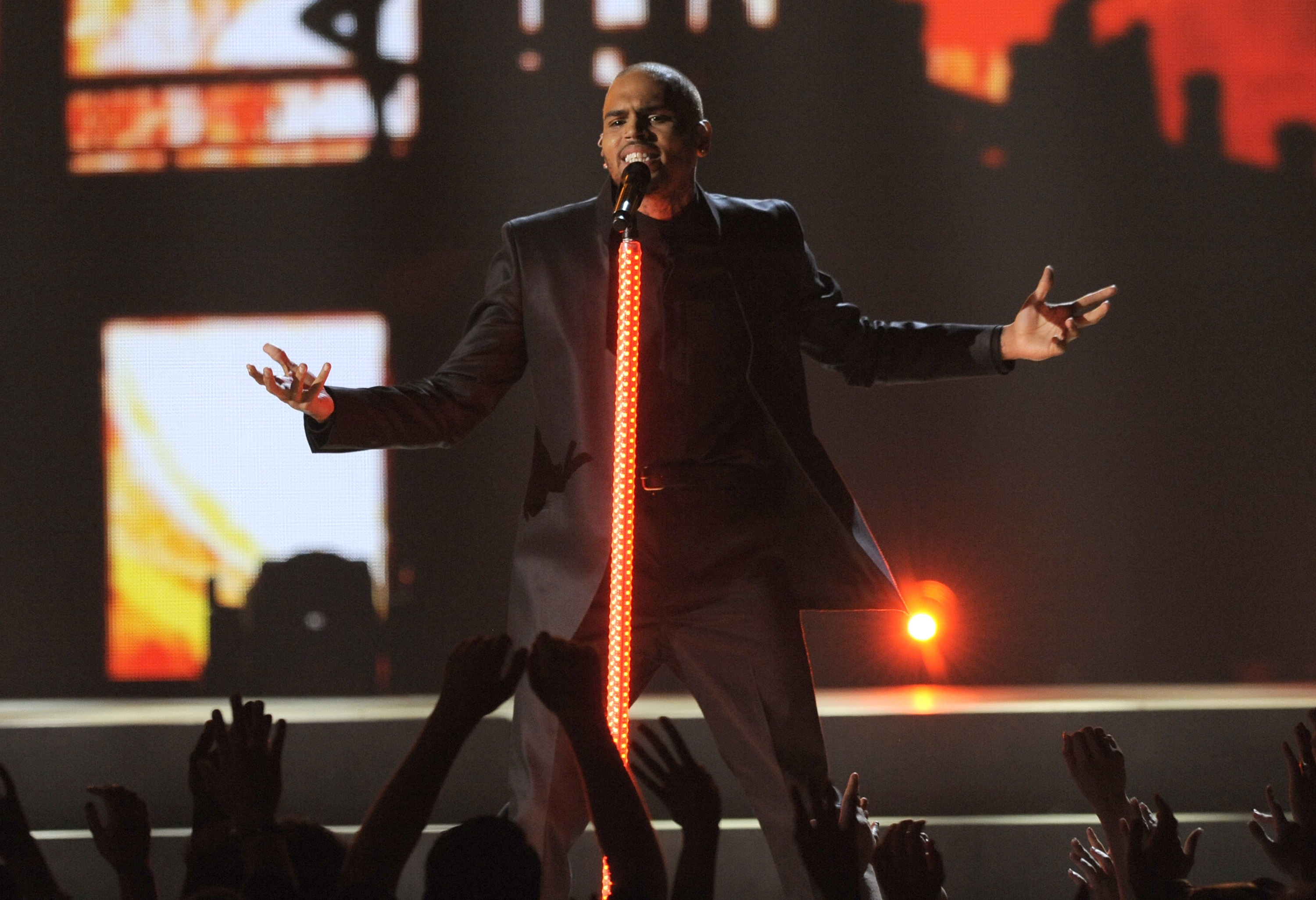 Recibe Chris Brown amenazas de muerte