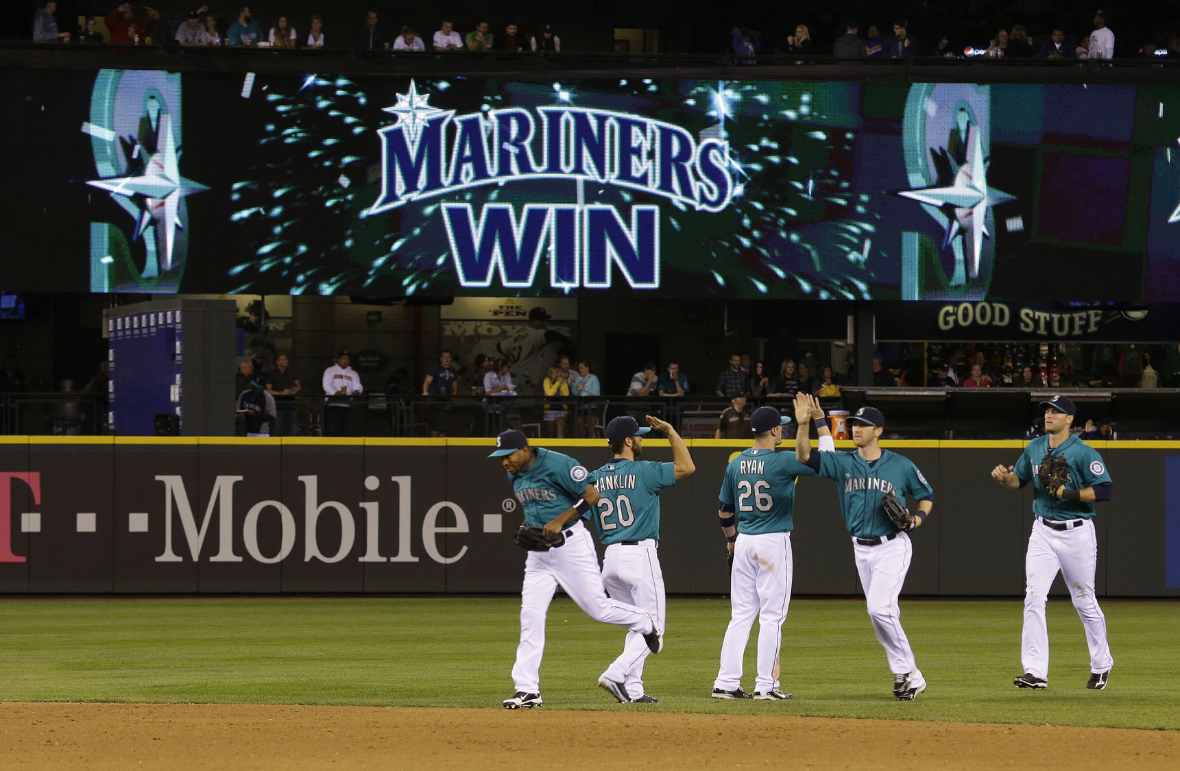 Ib&aacute;&ntilde;ez y Saunders le dan triunfo a los Marineros