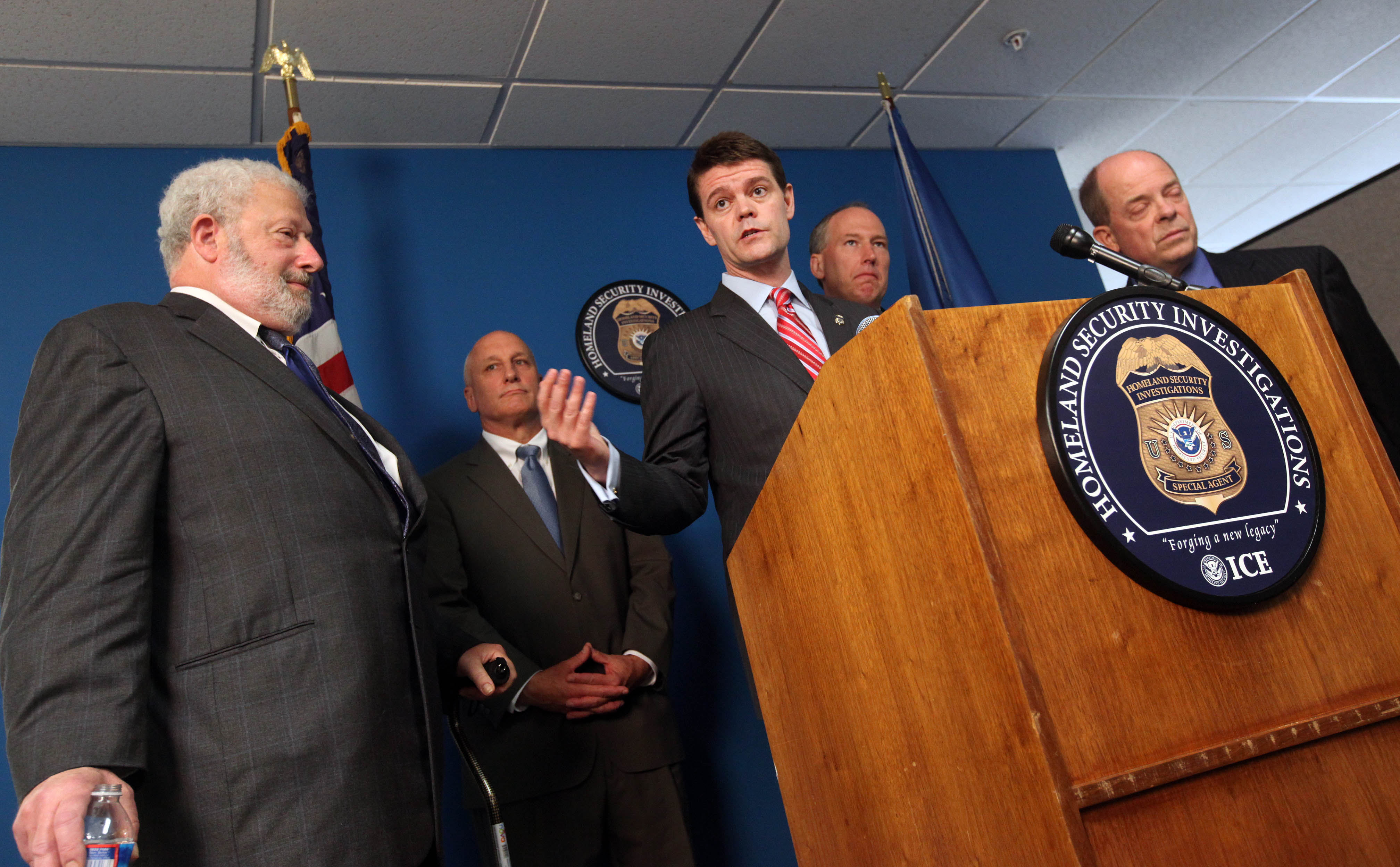 Renuncia director de agencia de inmigraci&oacute;n EEUU