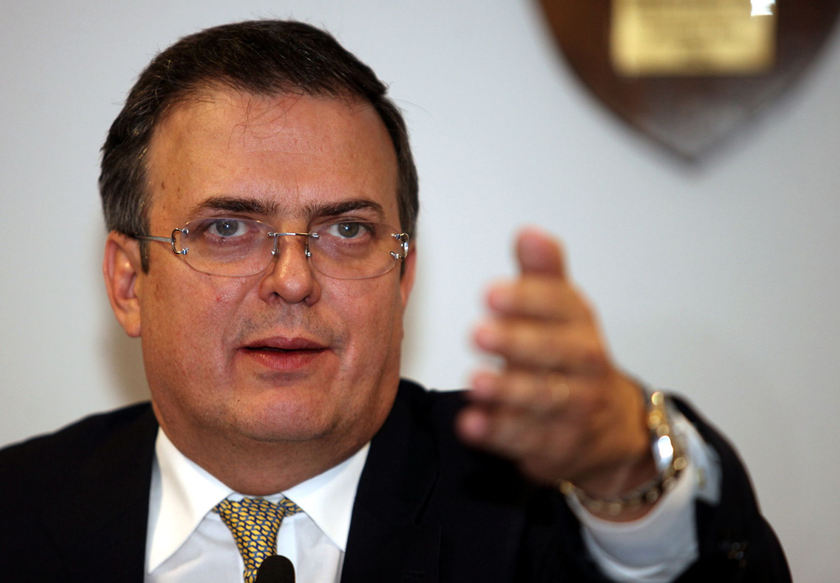 Pide Ebrard evitar  que privaticen Pemex