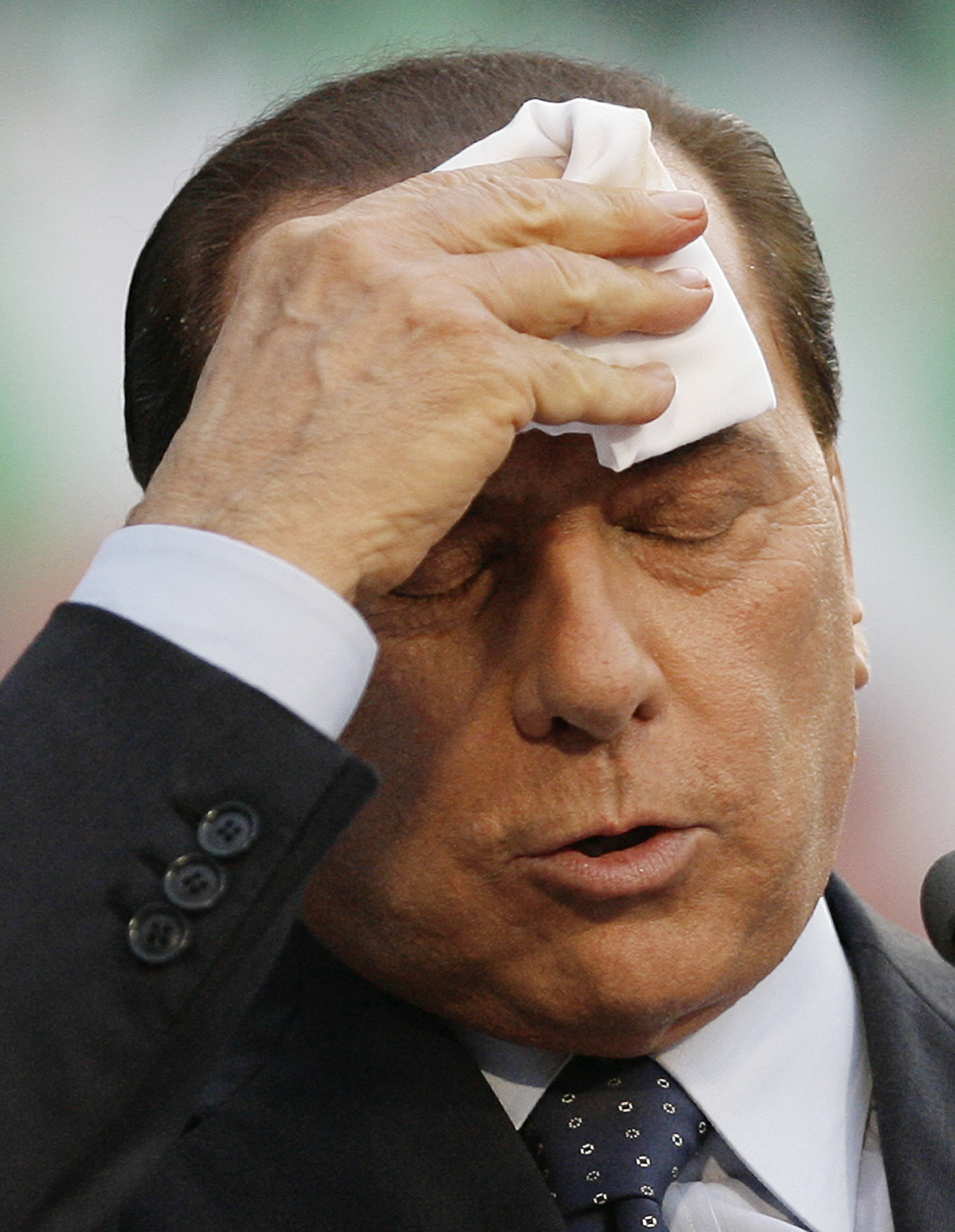Berlusconi sentenciado por esc&aacute;ndalo sexual