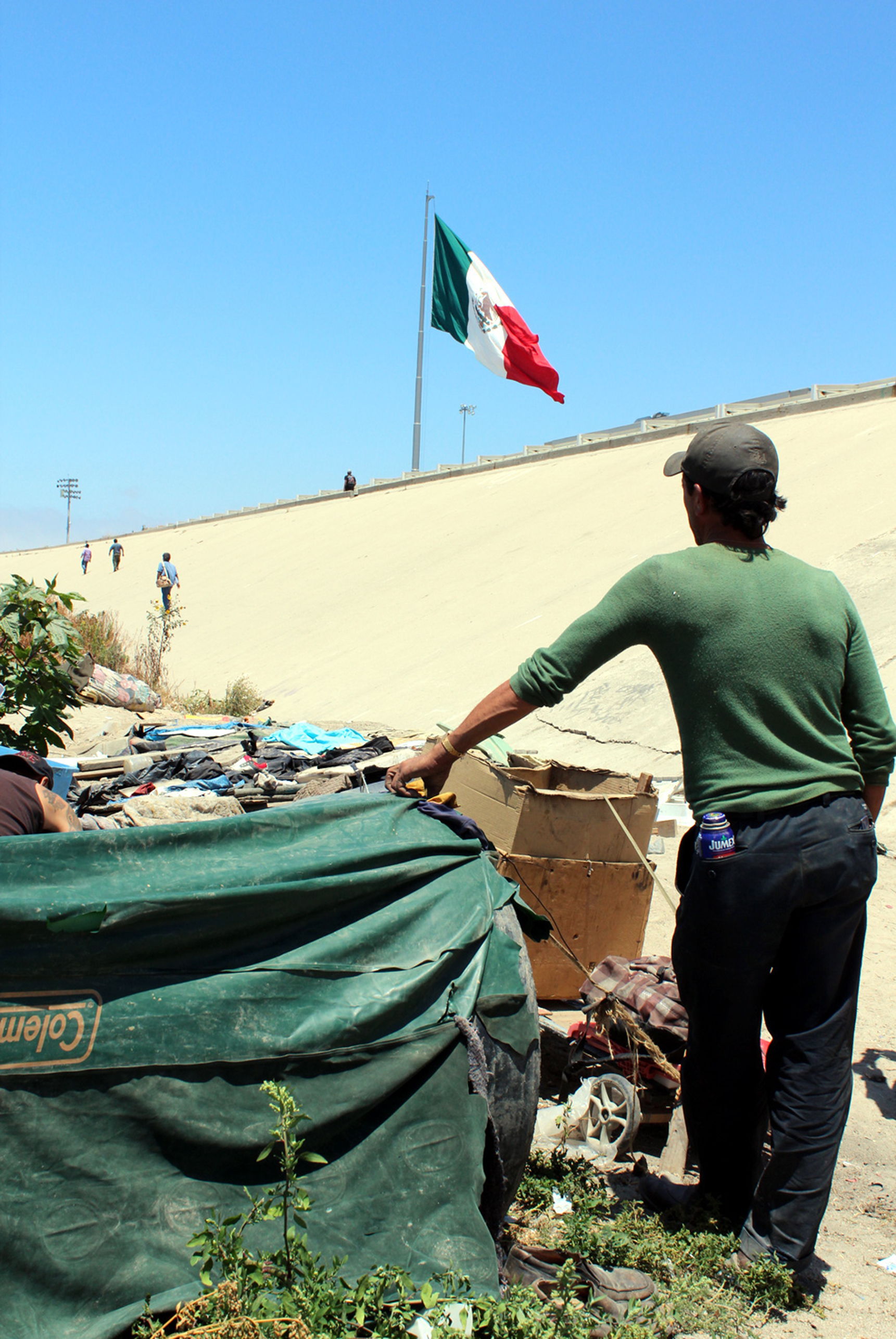 Sufren migrantes 'limbo' fronterizo Deportados sufren en Tijuana