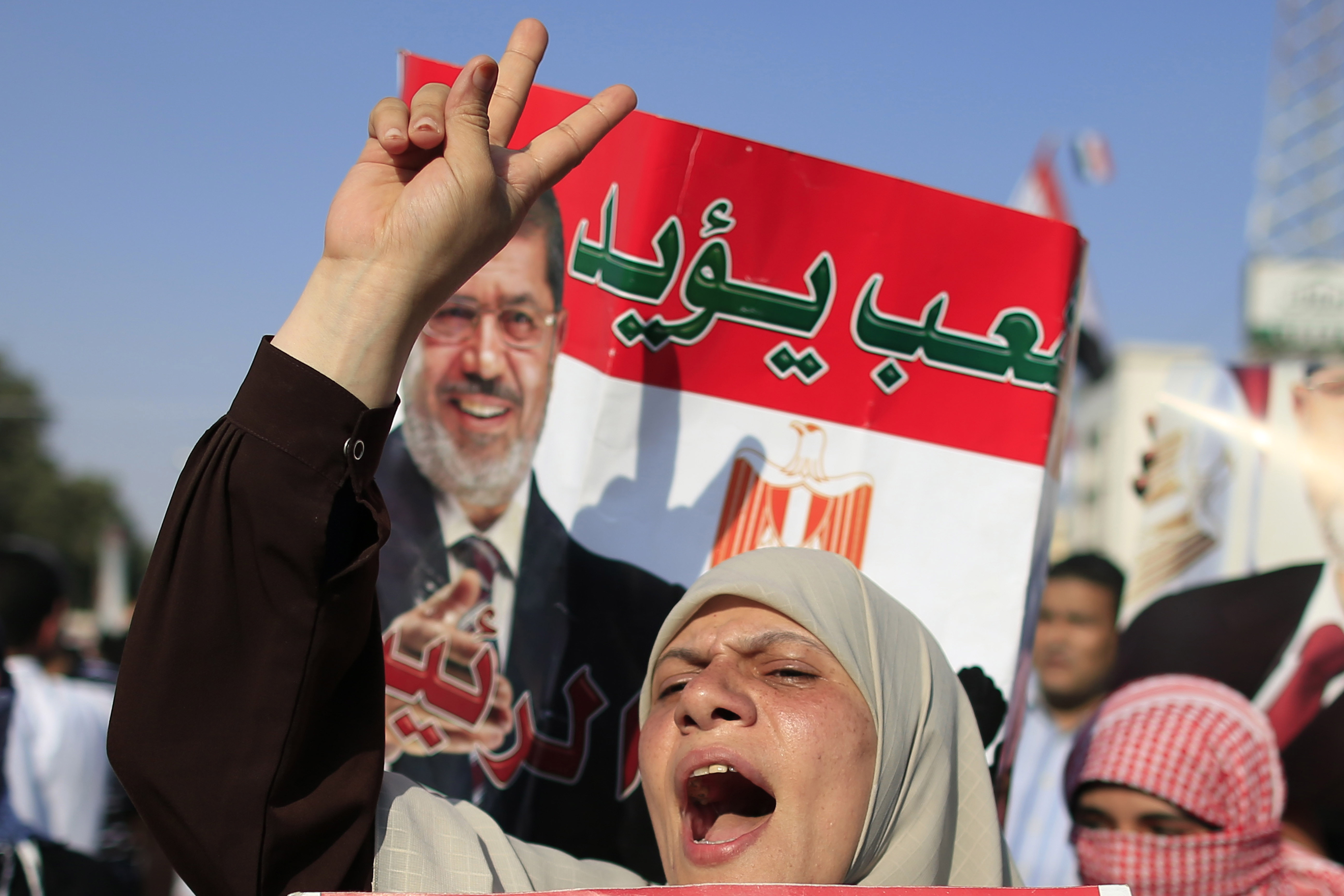 Presidente interino de Egipto disuelve Parlamento