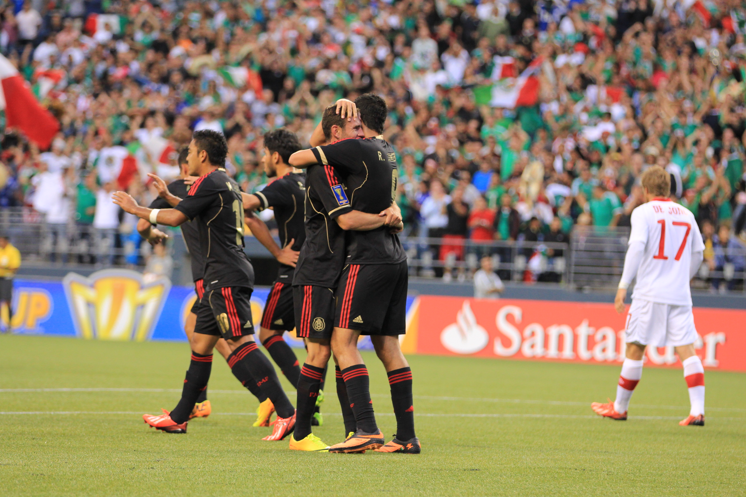 Mexico triunfa en Seattle