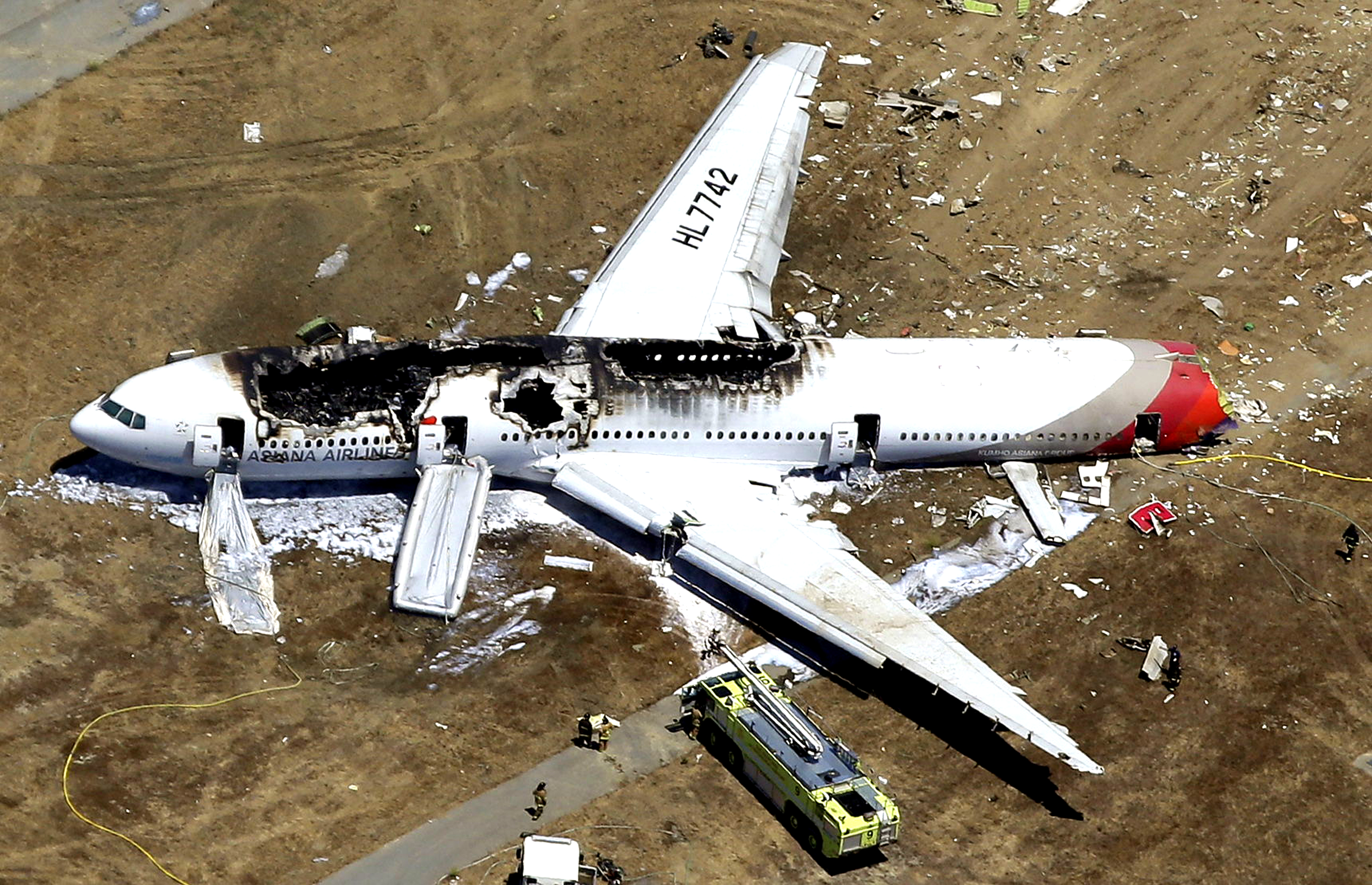 Siguen sin  saber la causa Mueren dos estudiantes  en vuelo con 307 personas