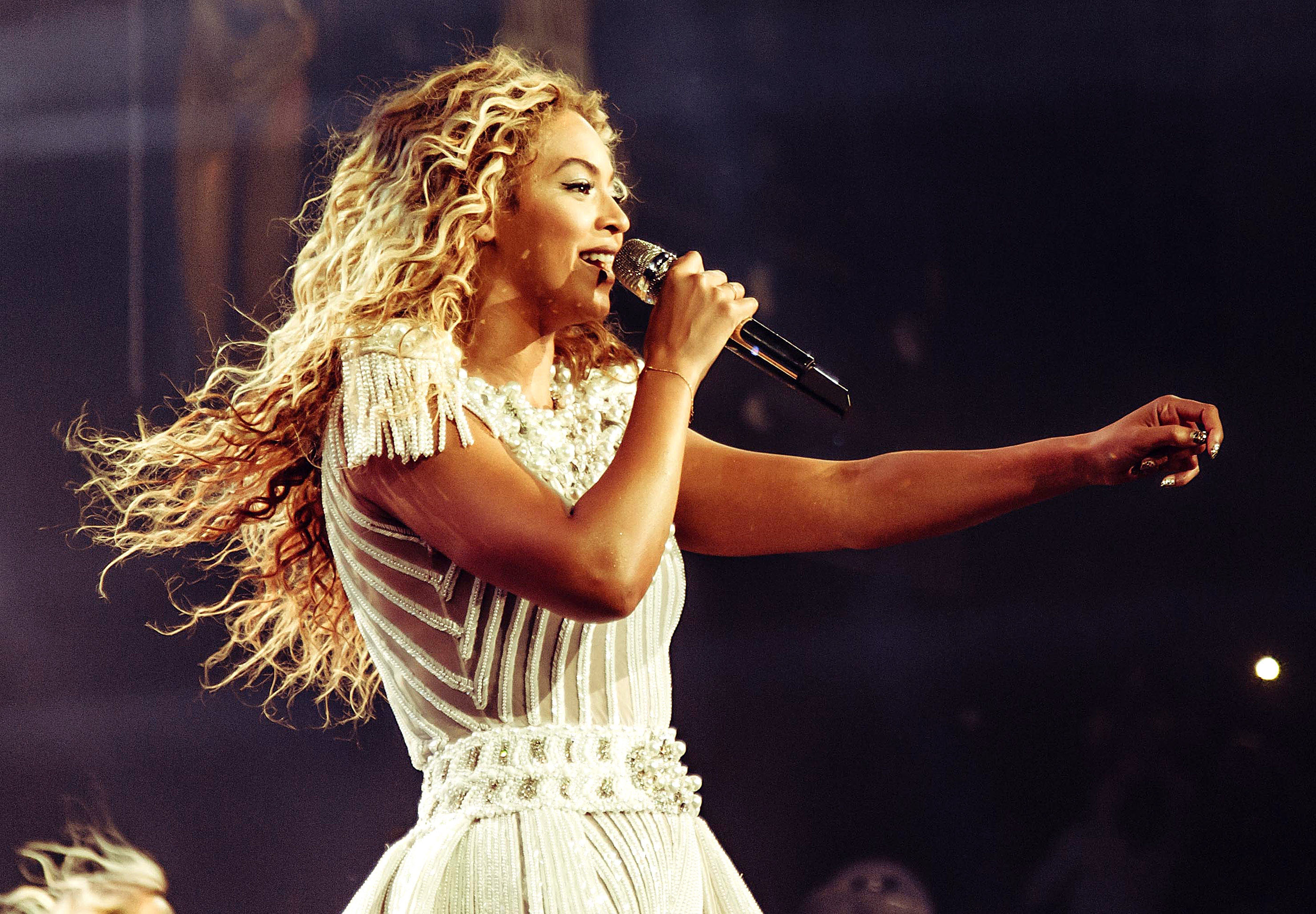 Beyonce observa momento de silencio por Martin