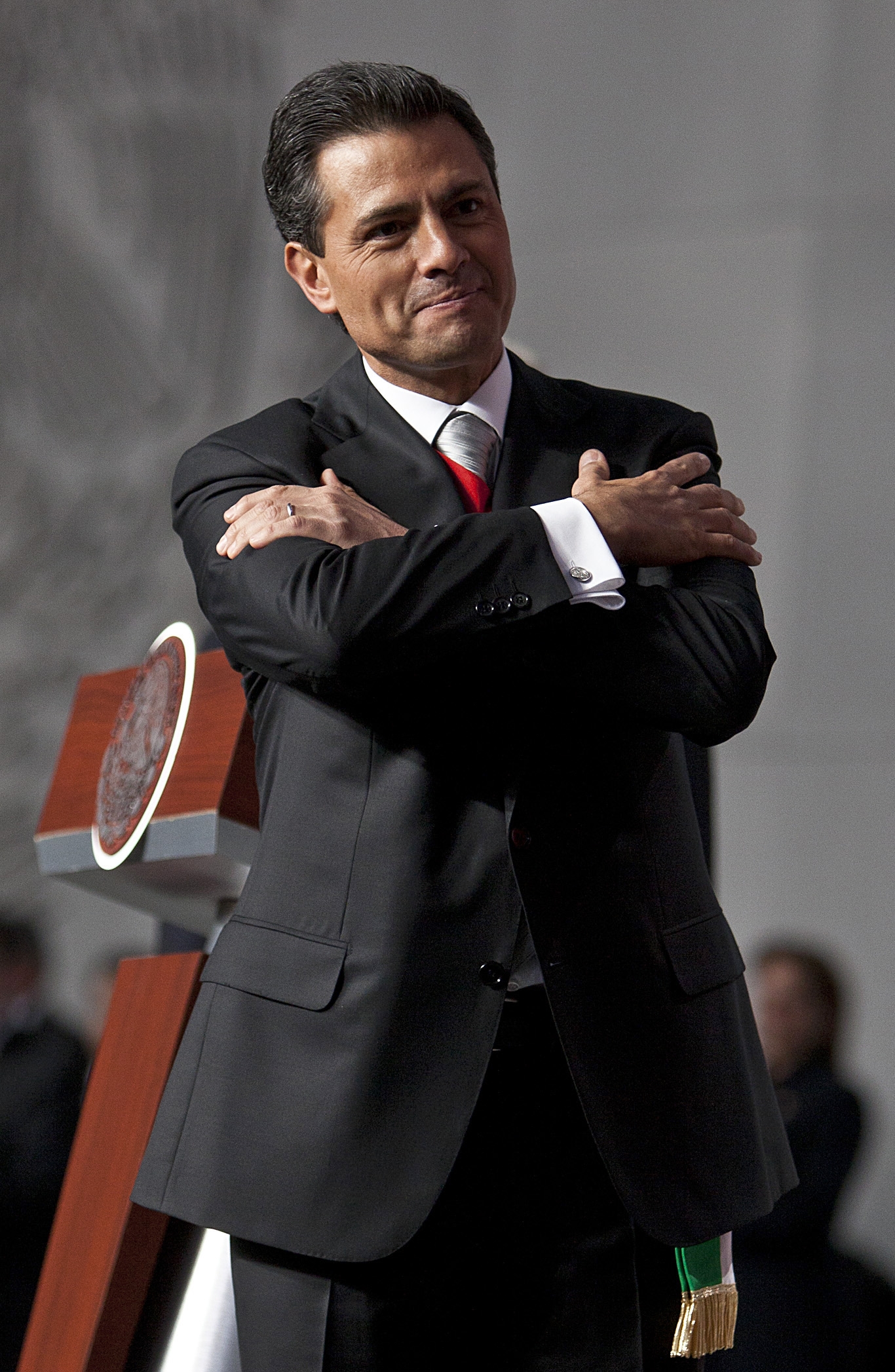 Retiran n&oacute;dulo tiroideo a presidente de M&eacute;xico