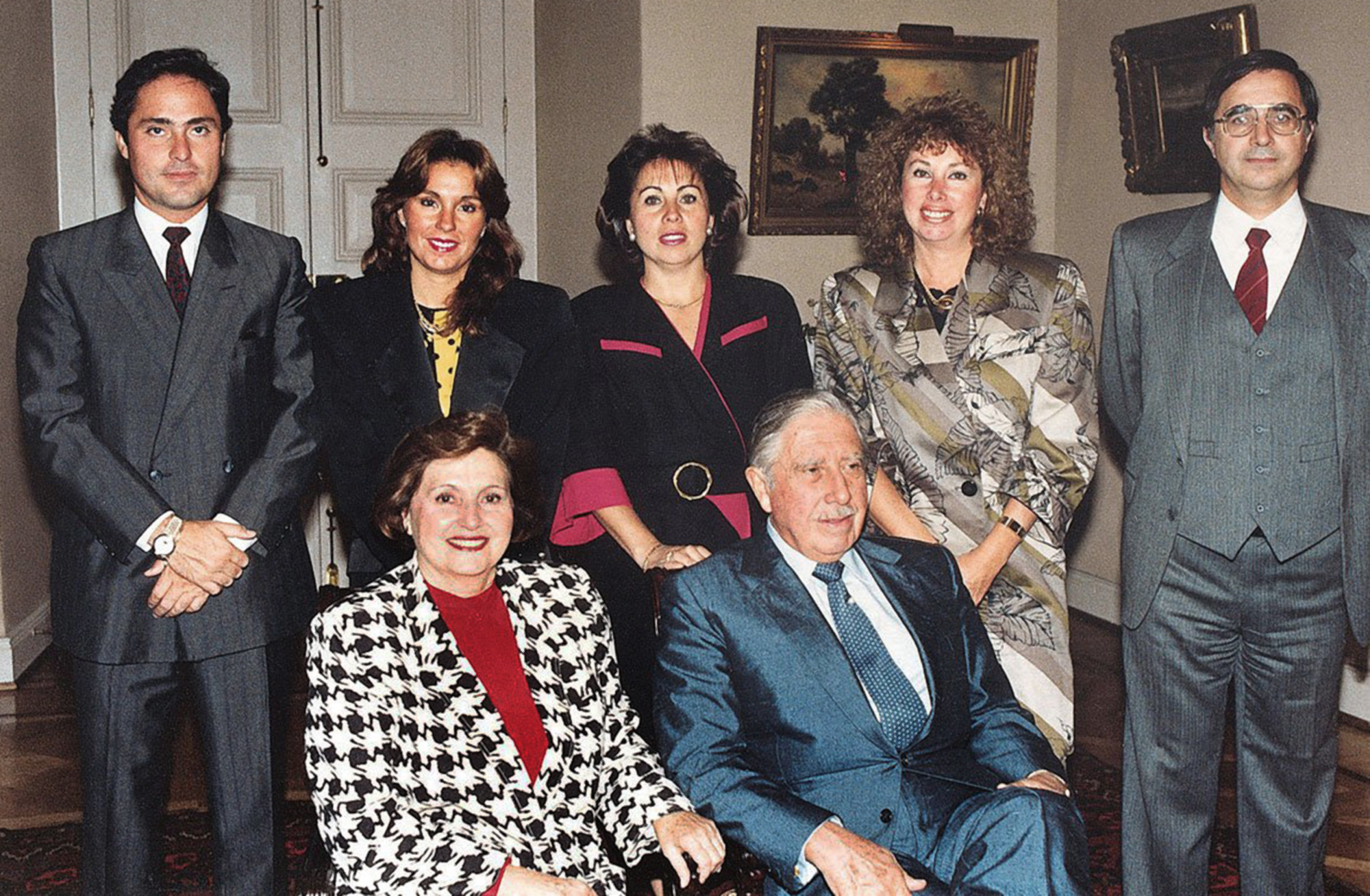 Exculpan a familia de fortuna secreta de Pinochet