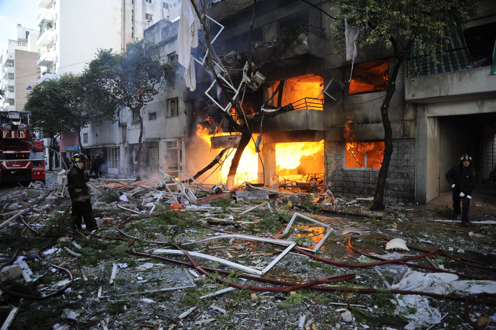 Seis muertos por explosión en Argentina Edificio explota por aparente escape de gas
