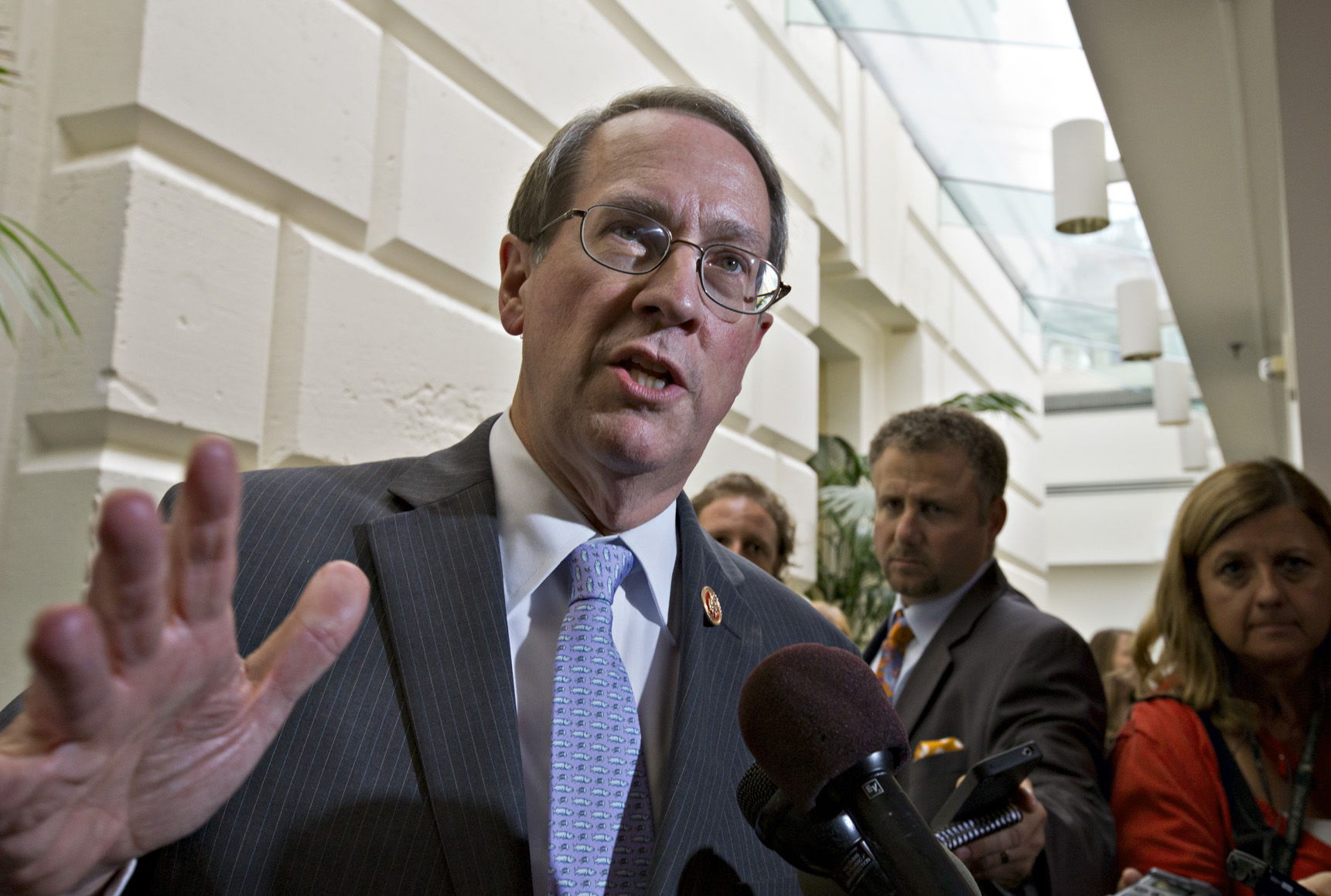 Rechazan v&iacute;a “especial” a la ciudadan&iacute;a