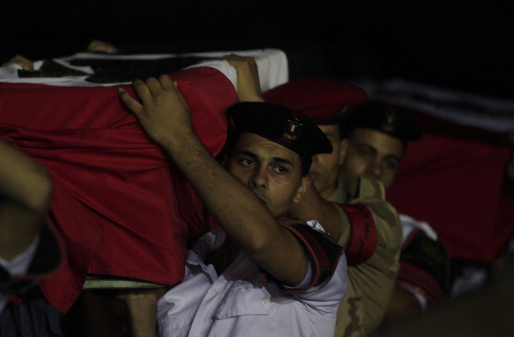 Mubarak podr&iacute;a ser liberado; matan a 25 polic&iacute;as