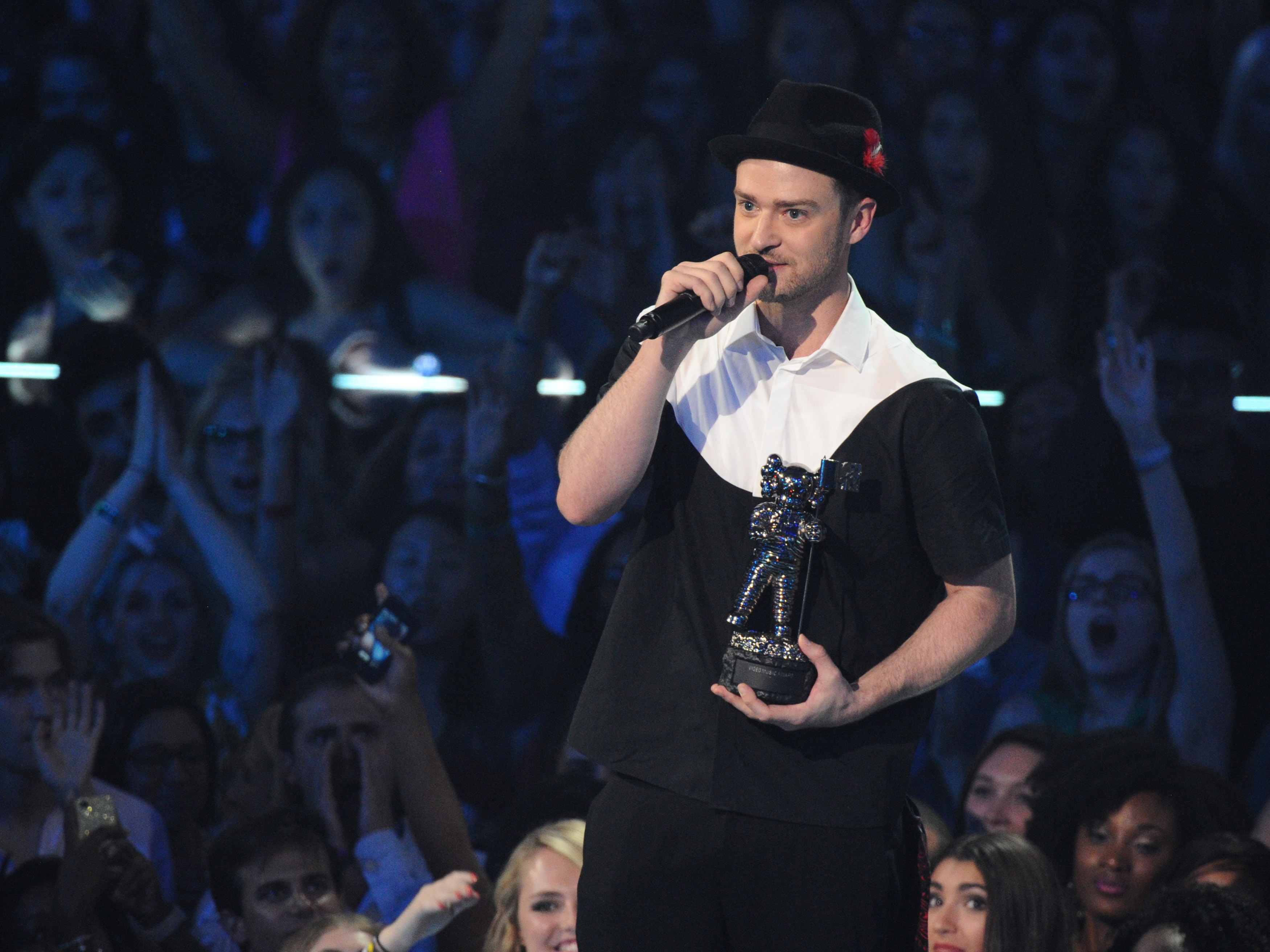 Timberlake y NSYNC dominan la ceremonia de los MTV