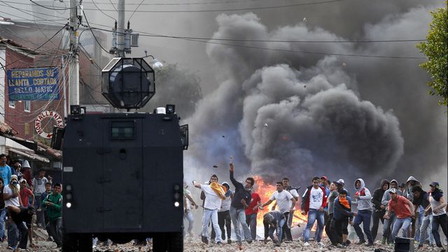 Agricultores se re&uacute;nen con gobierno
El paro lleva una semana