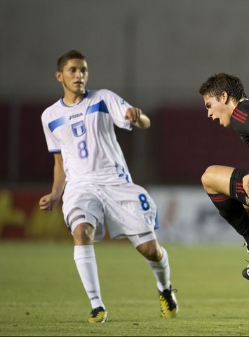 Hondure&ntilde;os sue&ntilde;an con vencer a M&eacute;xico en su cancha