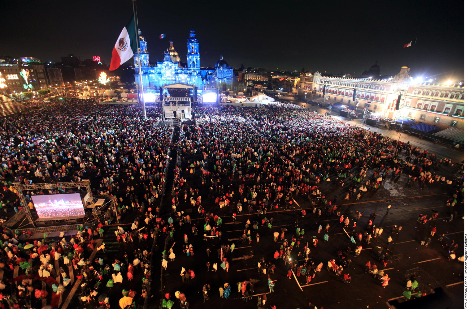 Estiman 50 mil en Z&oacute;calo por Grito