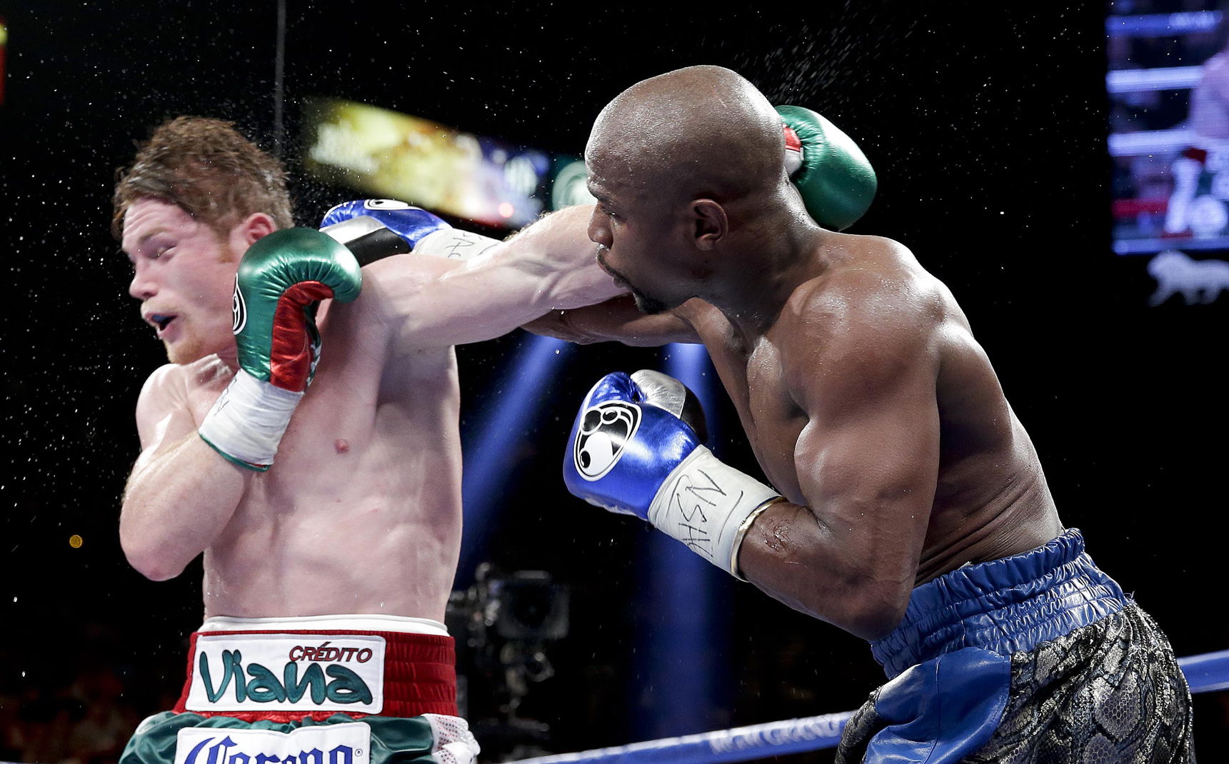 Mayweather derrota al “Canelo” Alvarez