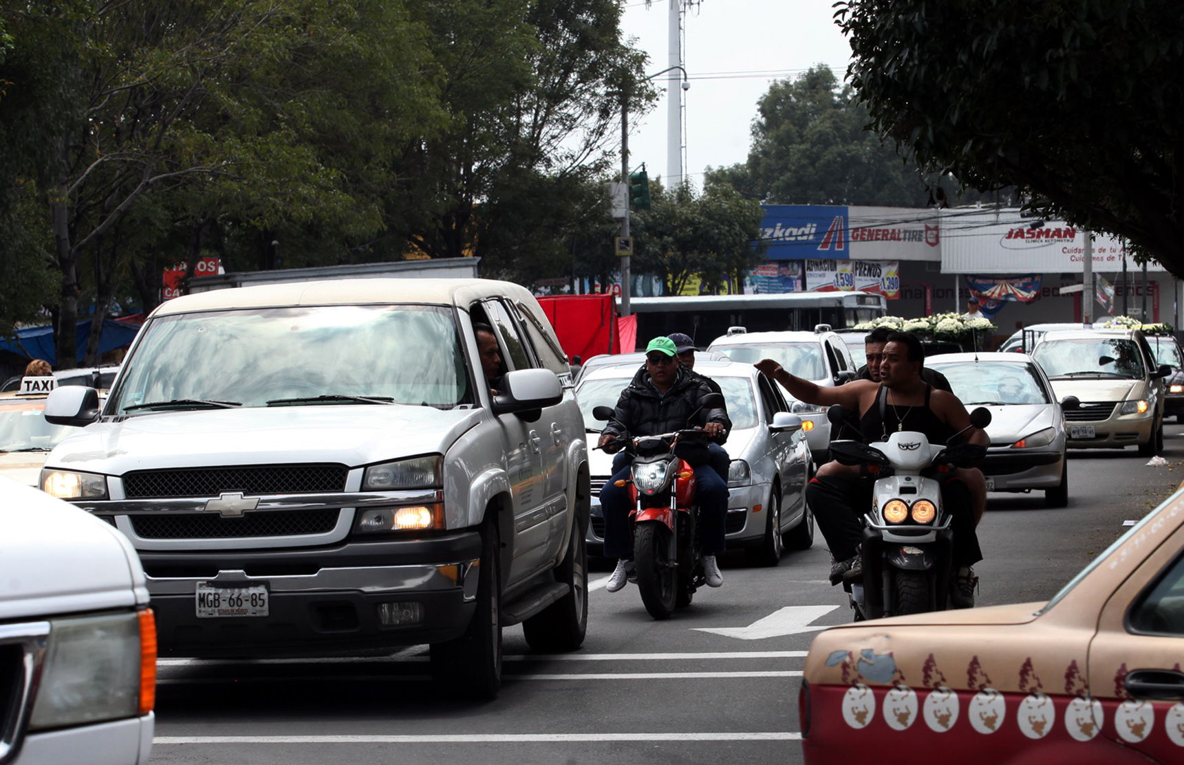 Ligan a cuatro polic&iacute;as