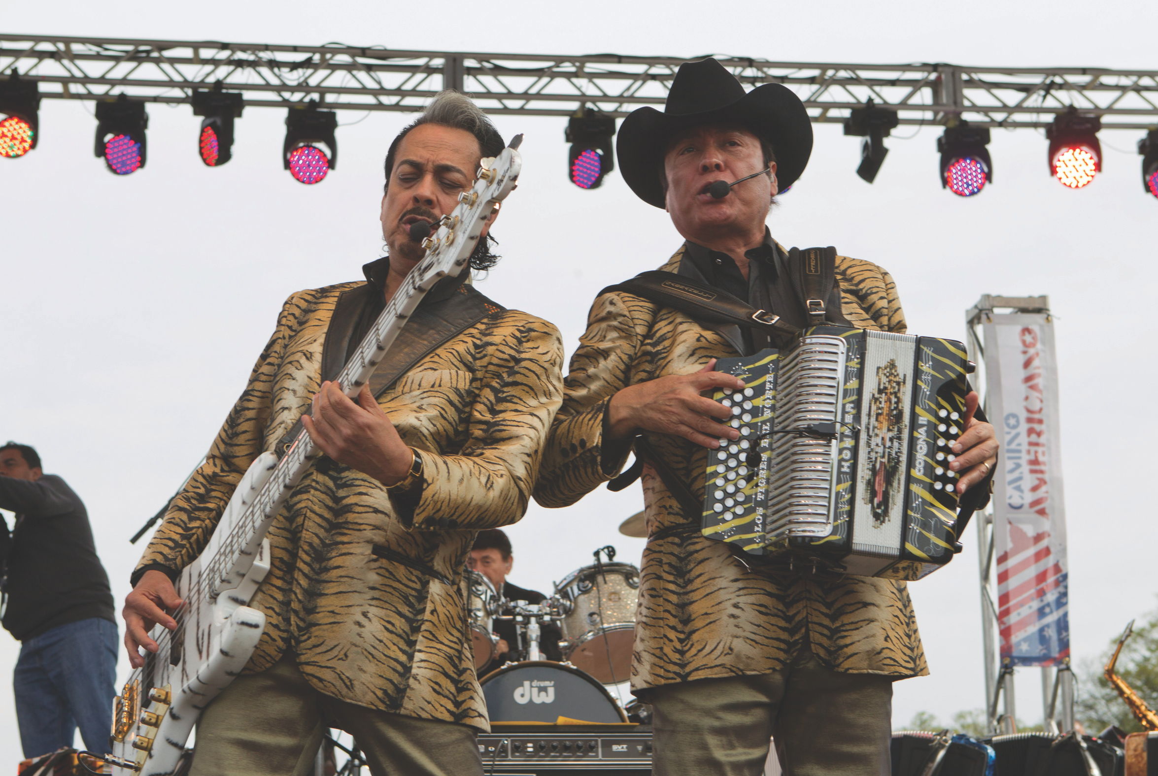 Tigres del Norte promueven reforma migratoria