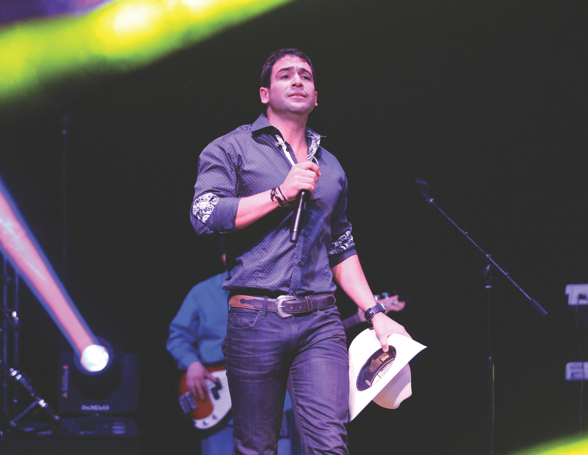 Bobby Pulido Recibe premios y reparte besos