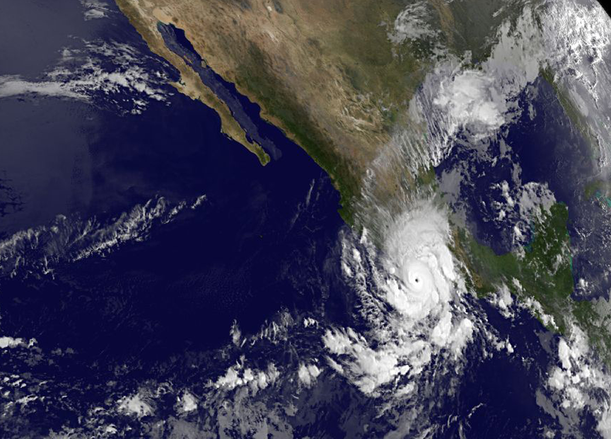 Raymond se acerca a M&eacute;xico con categor&iacute;a 3