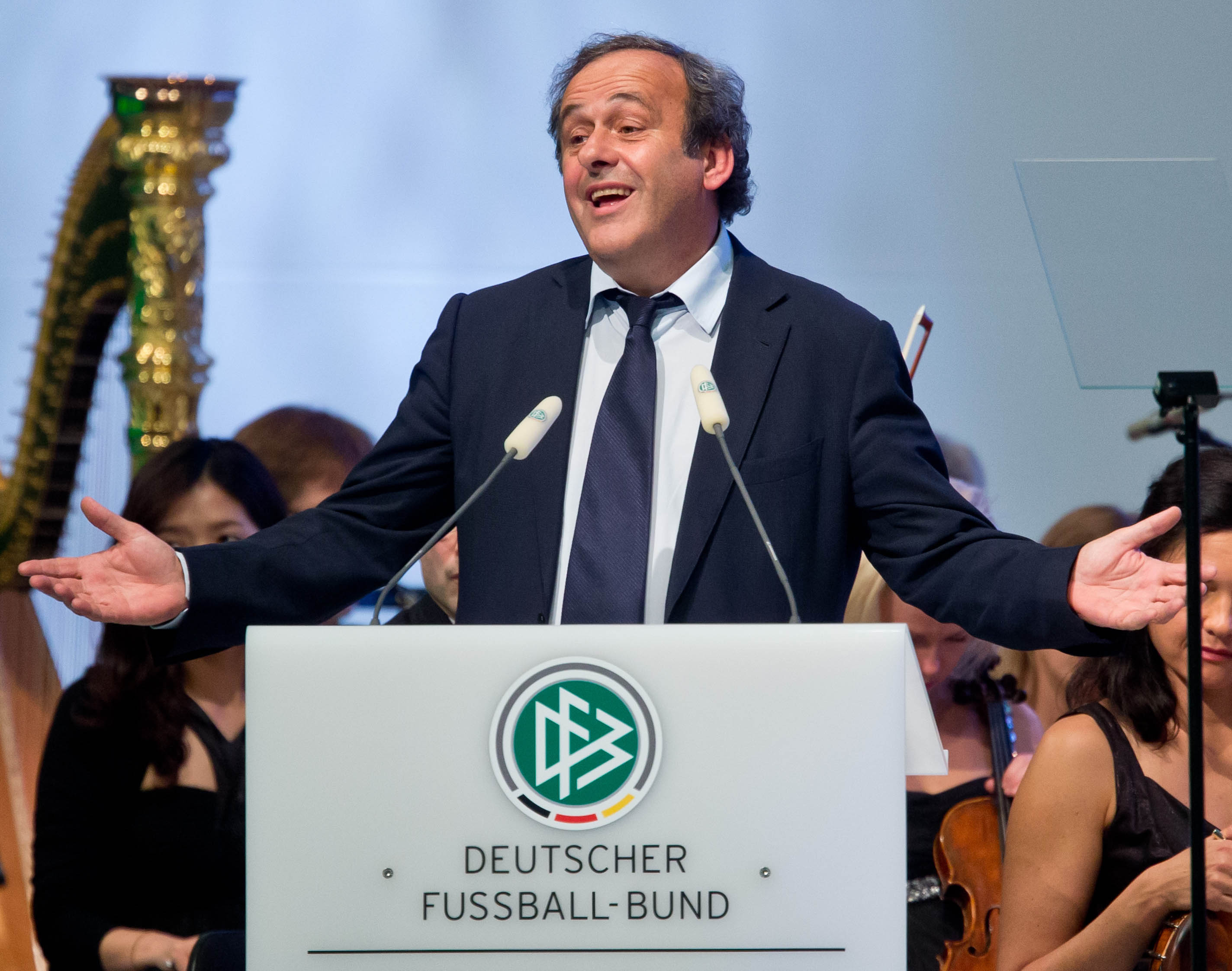 Platini propone un Mundial con 40 equipos