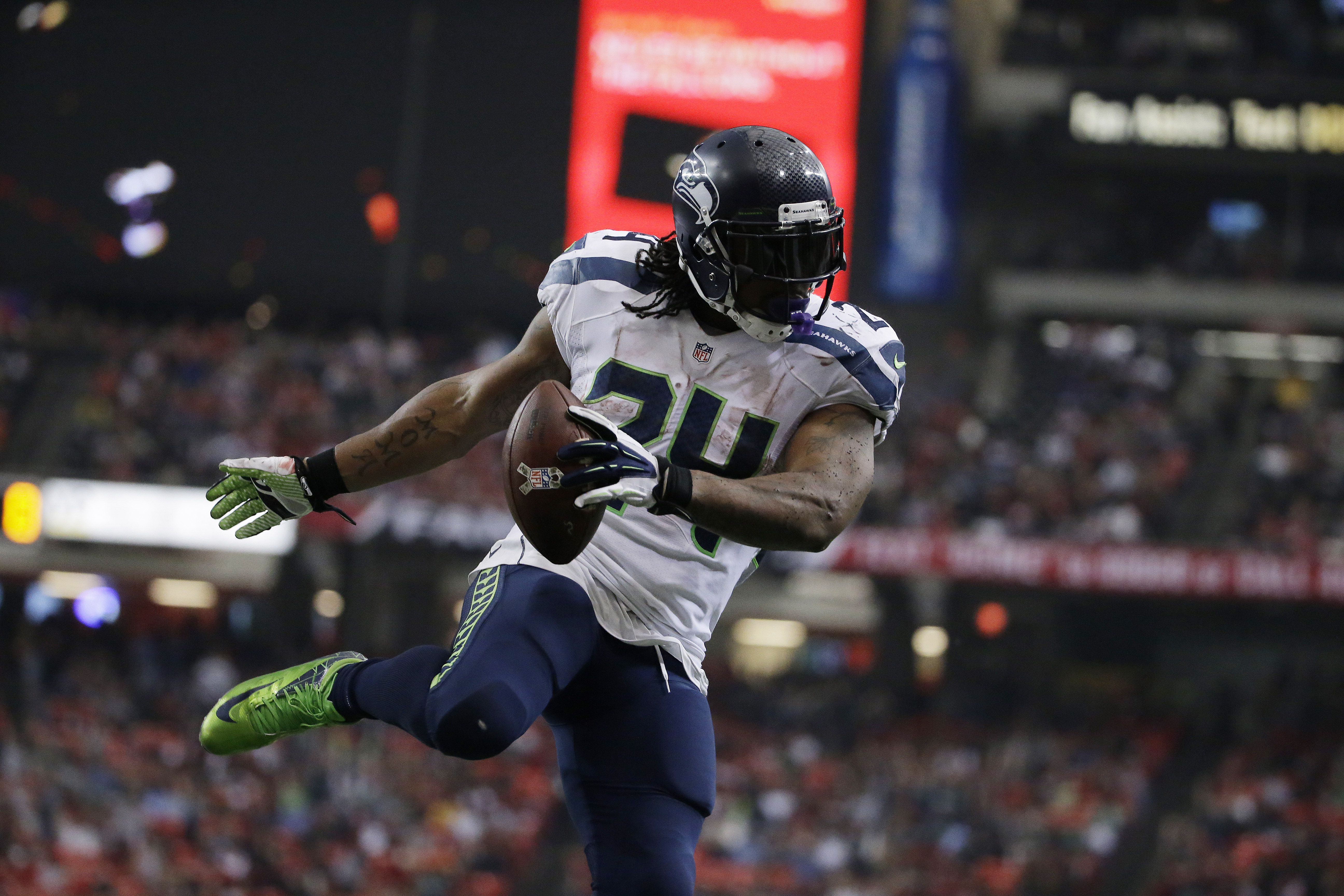 Wilson y Lynch gu&iacute;an victoria de Seahawks