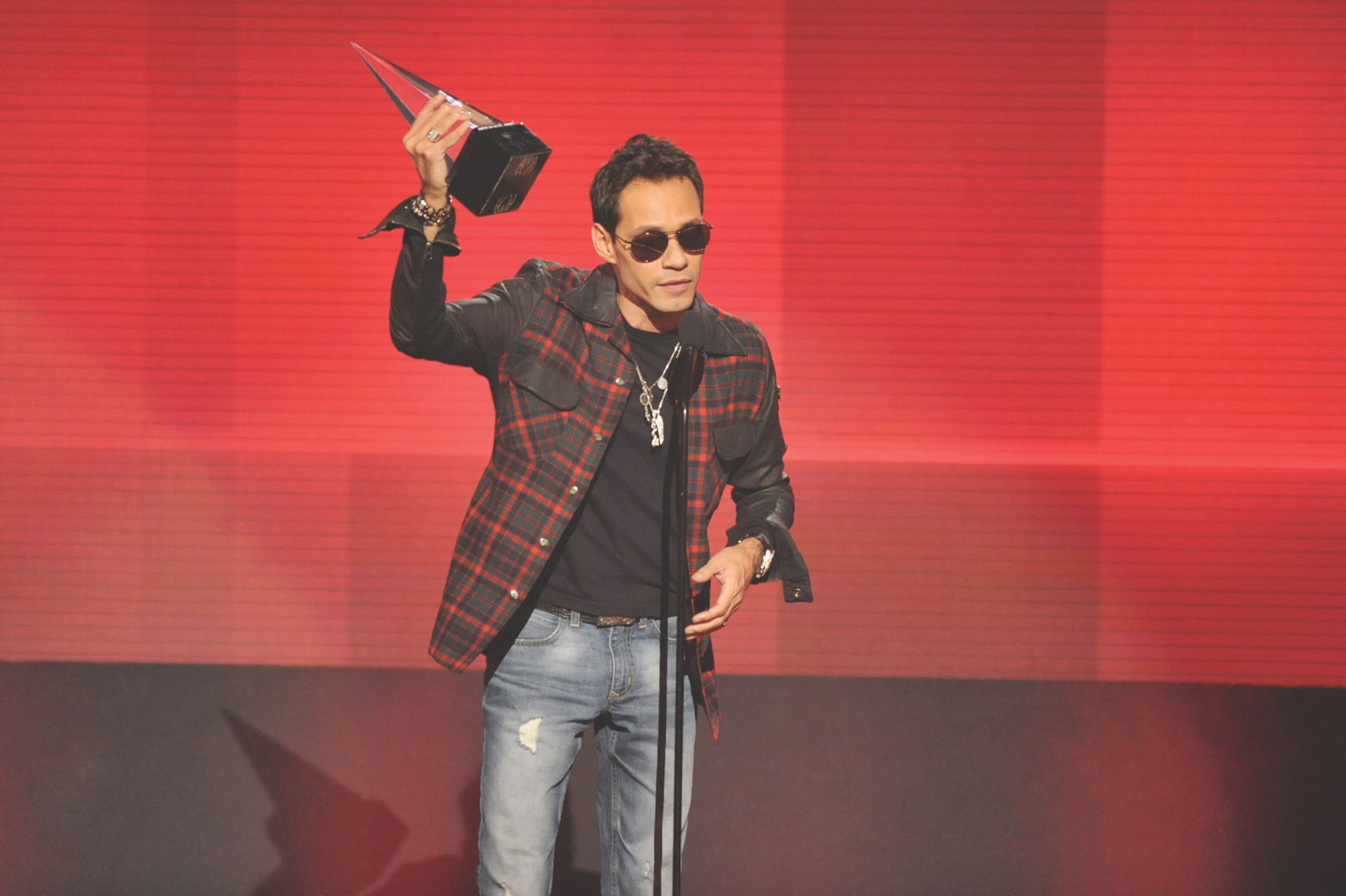 Marc Anthony gana el premio AMA al artista latino