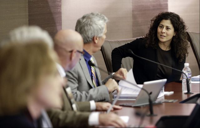 Hispanos en California enfrentan desaf&iacute;os