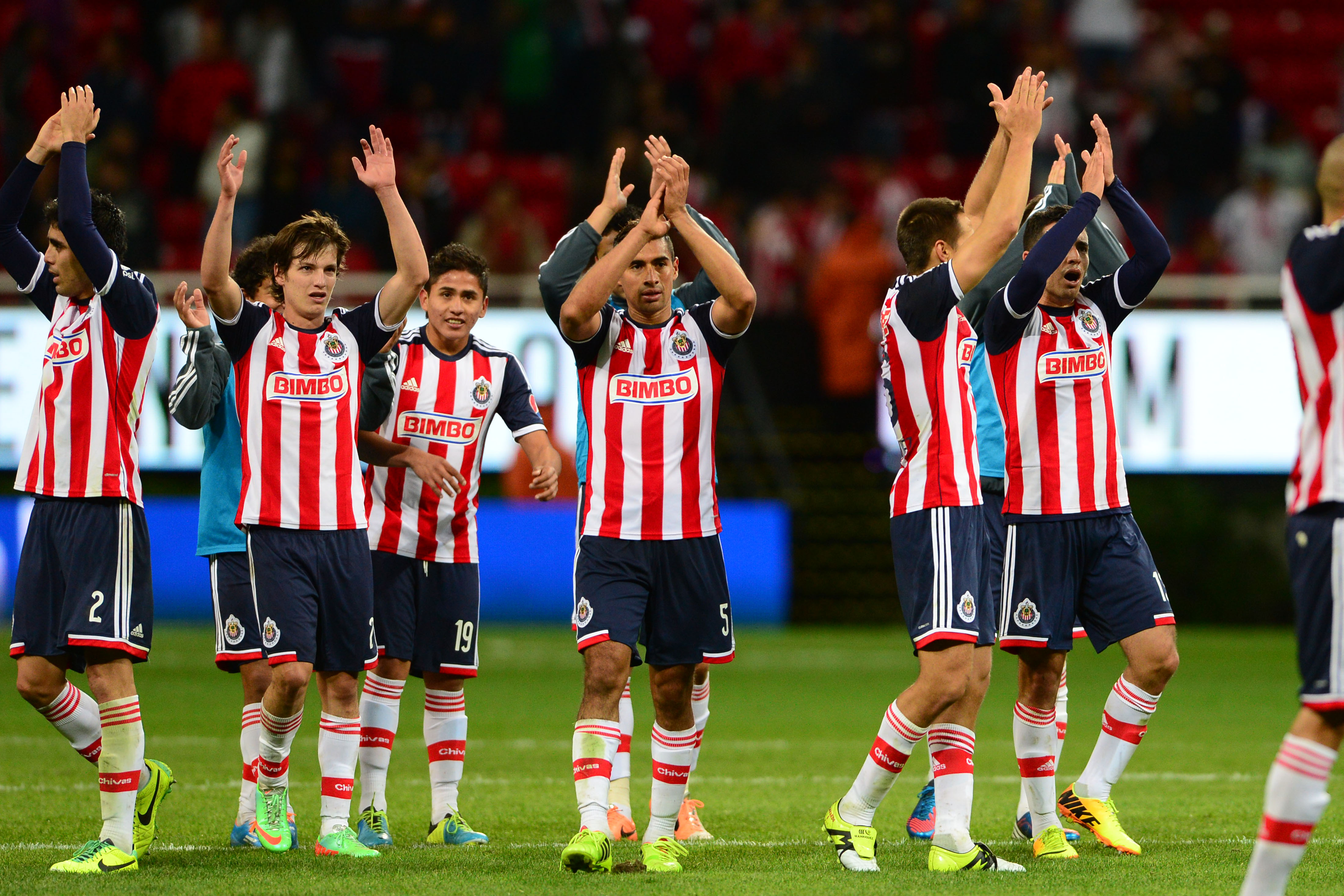 De Nigris le da a Chivas su primera victoria