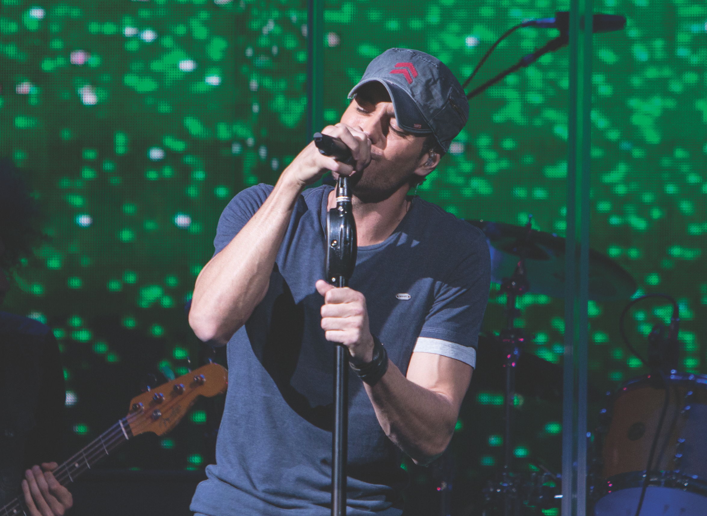 Enrique nervioso e inquieto con nuevo disco