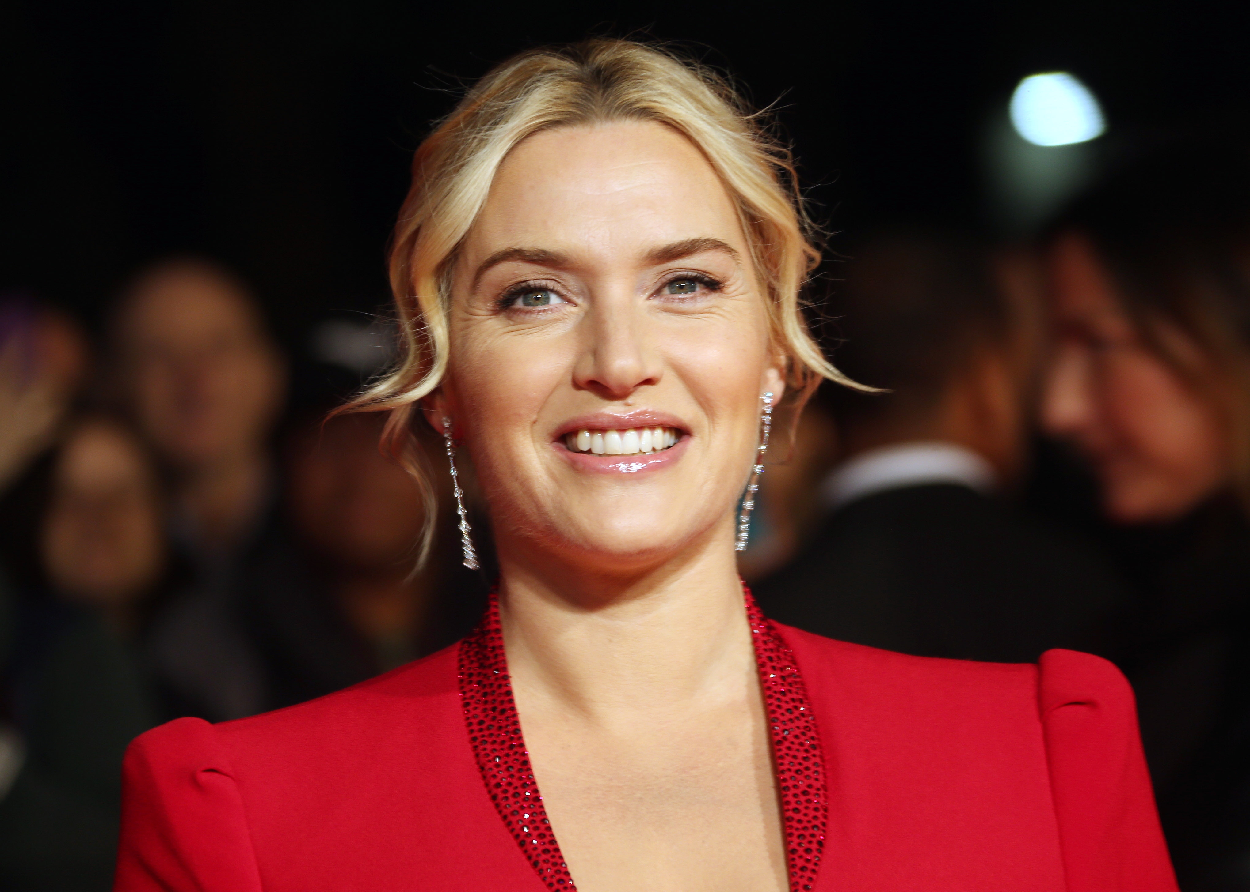 Kate Winslet ofrece nuevo retrato de la maternidad