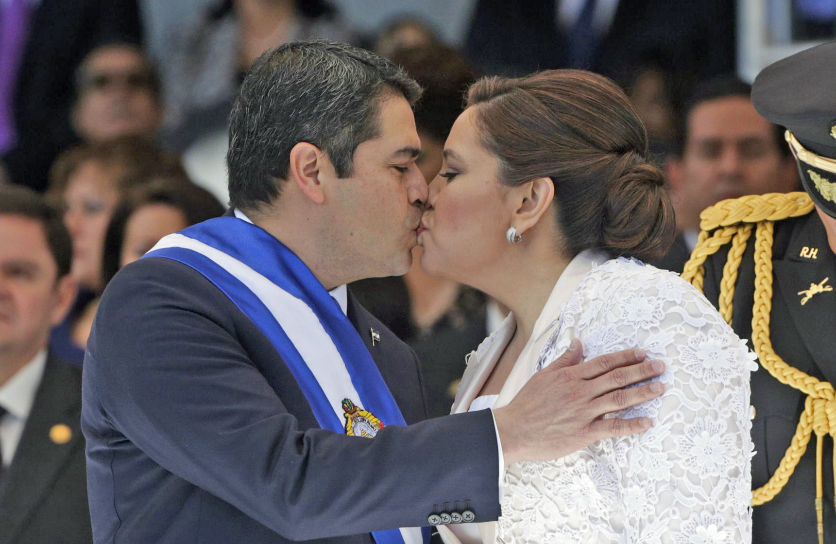 Hern&aacute;ndez asume la presidencia en Honduras