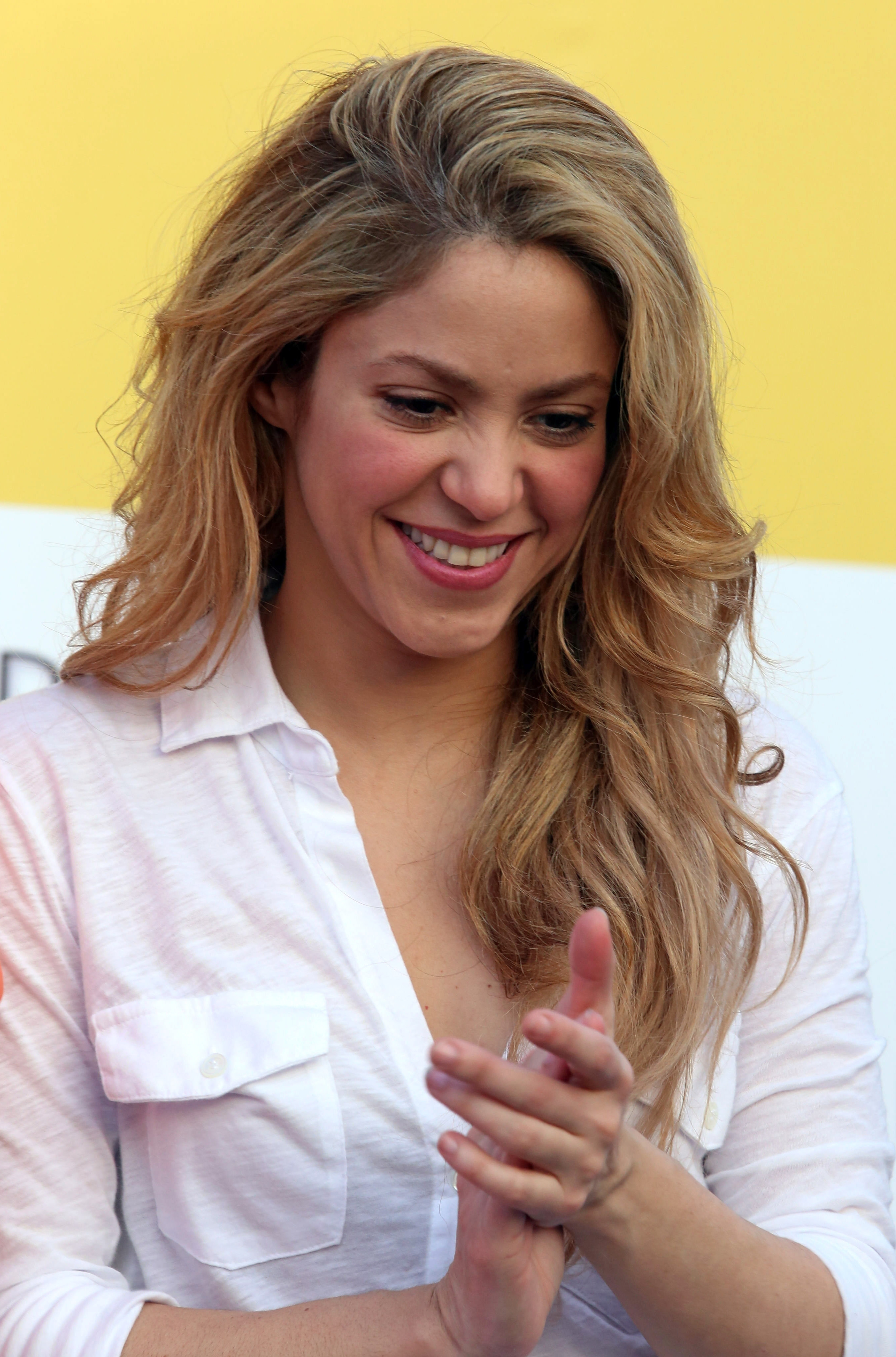 Shakira inaugura nuevo colegio
