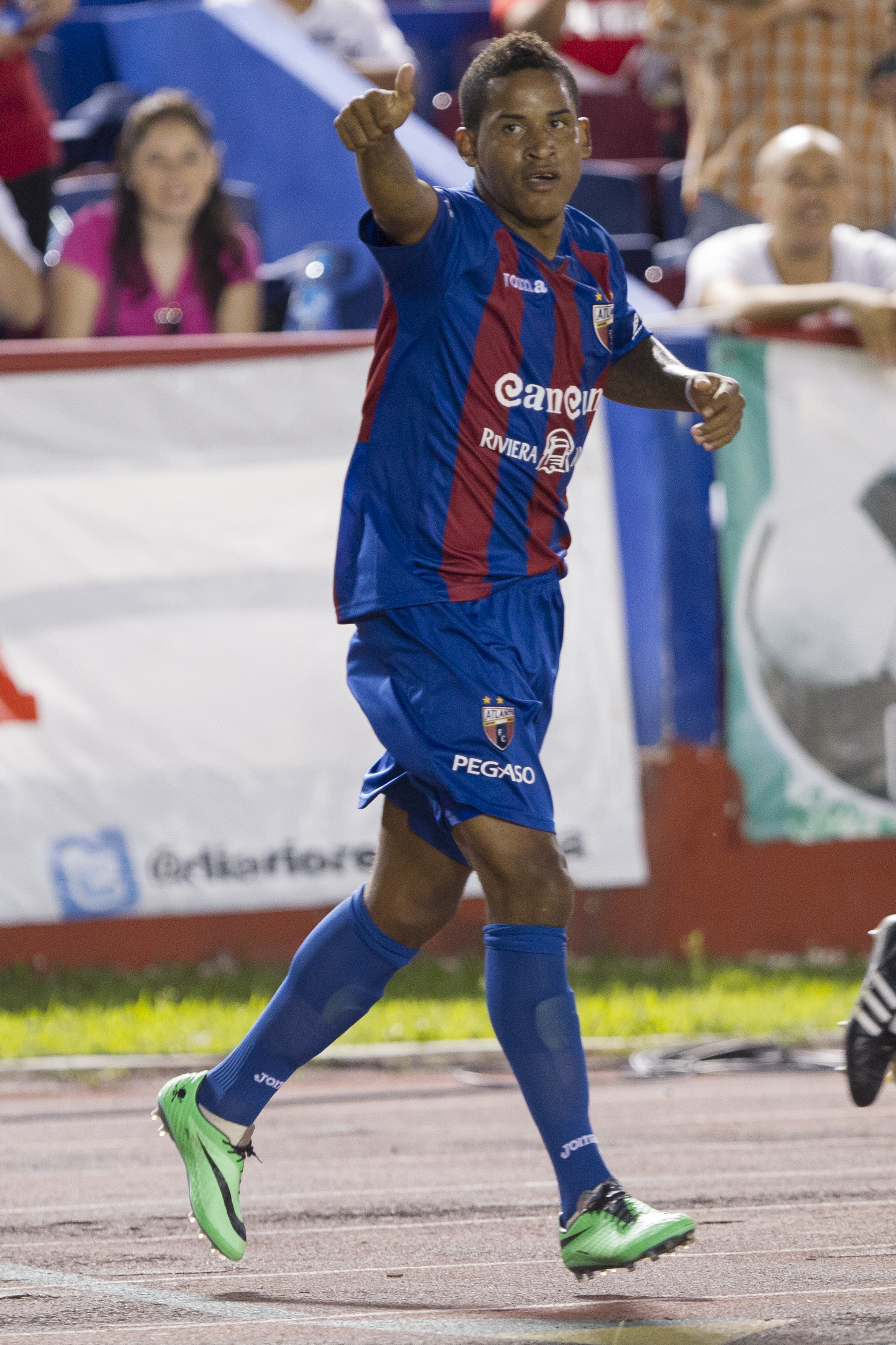 Atlante gana, con 4 del ecuatoriano Arroyo