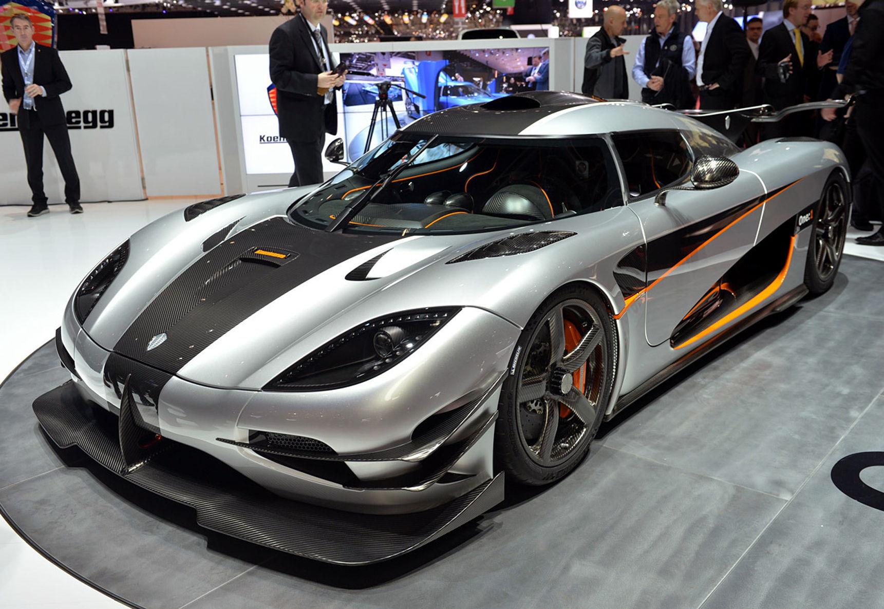 Lanza Koenigsegg nuevo ex&oacute;tico
