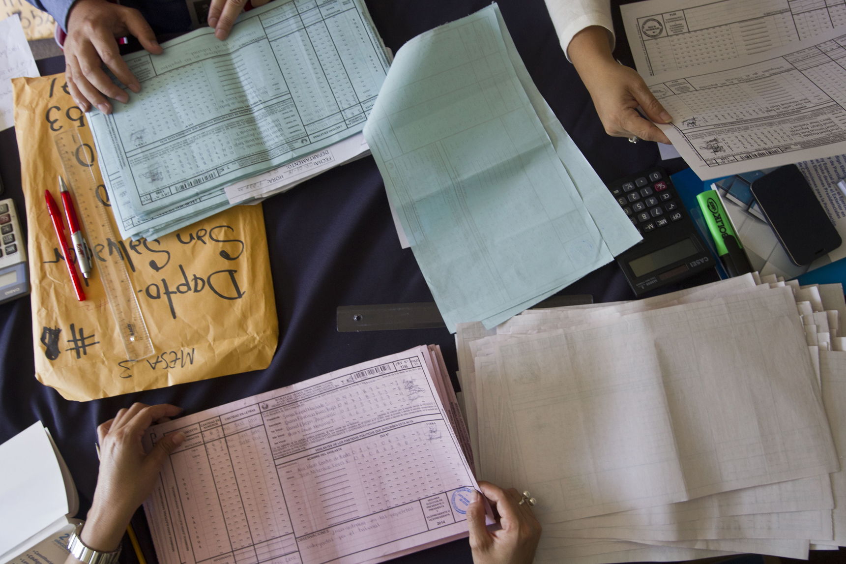 Opositores exigen conteo voto por voto