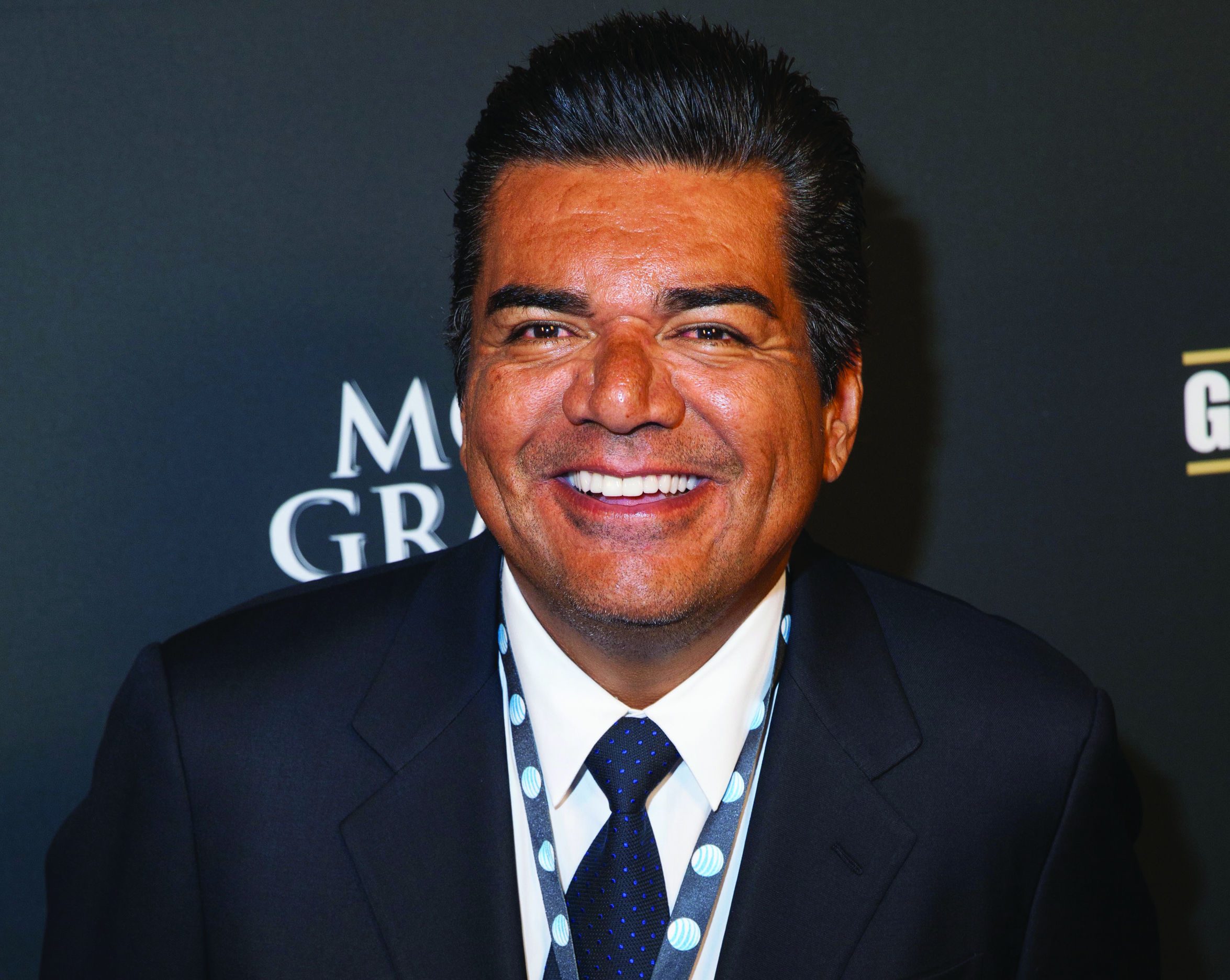 Gana Boletos para ver a George Lopez en el Moore