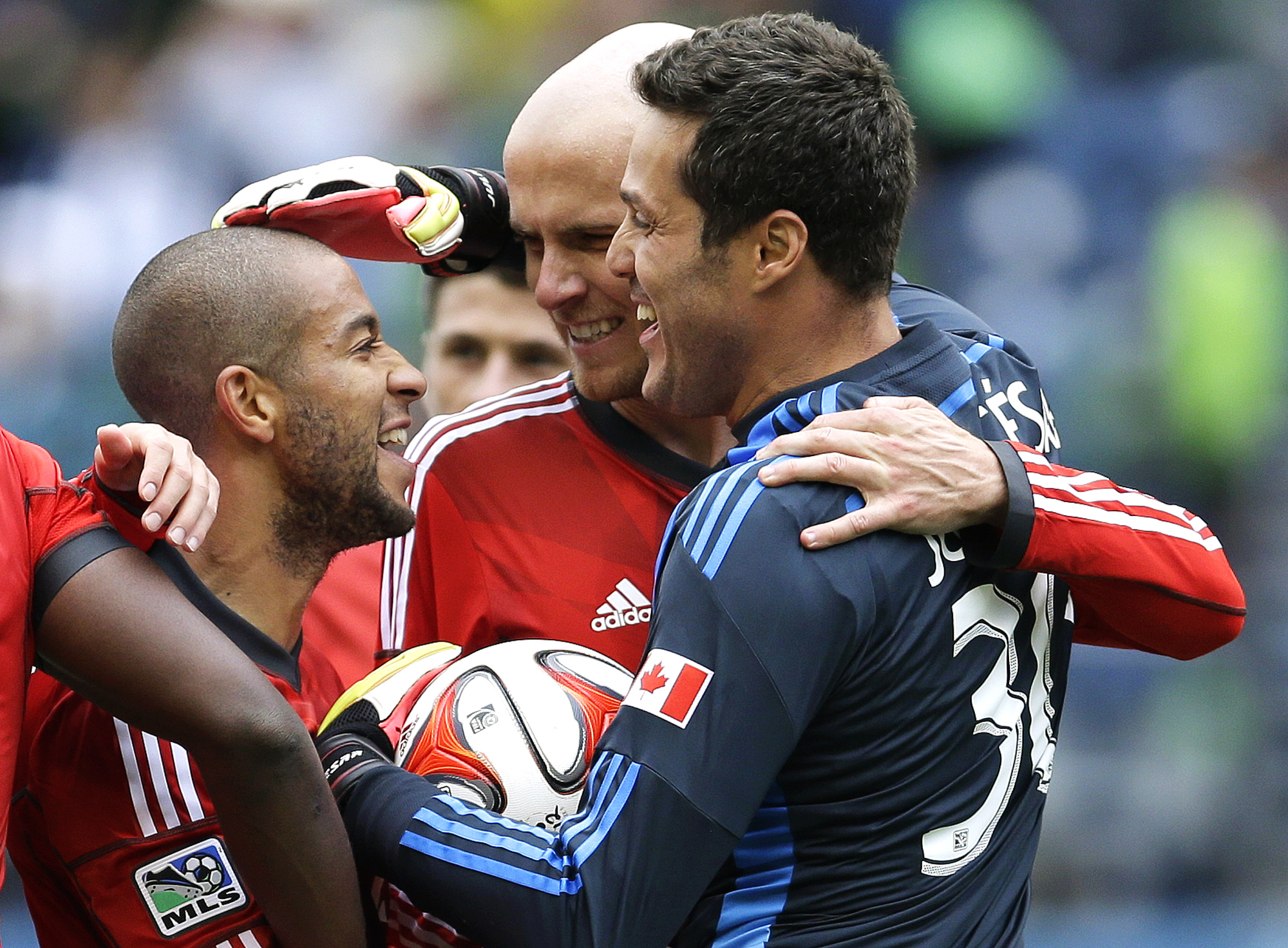 Defoe debuta en la MLS y anota 2 con Toronto