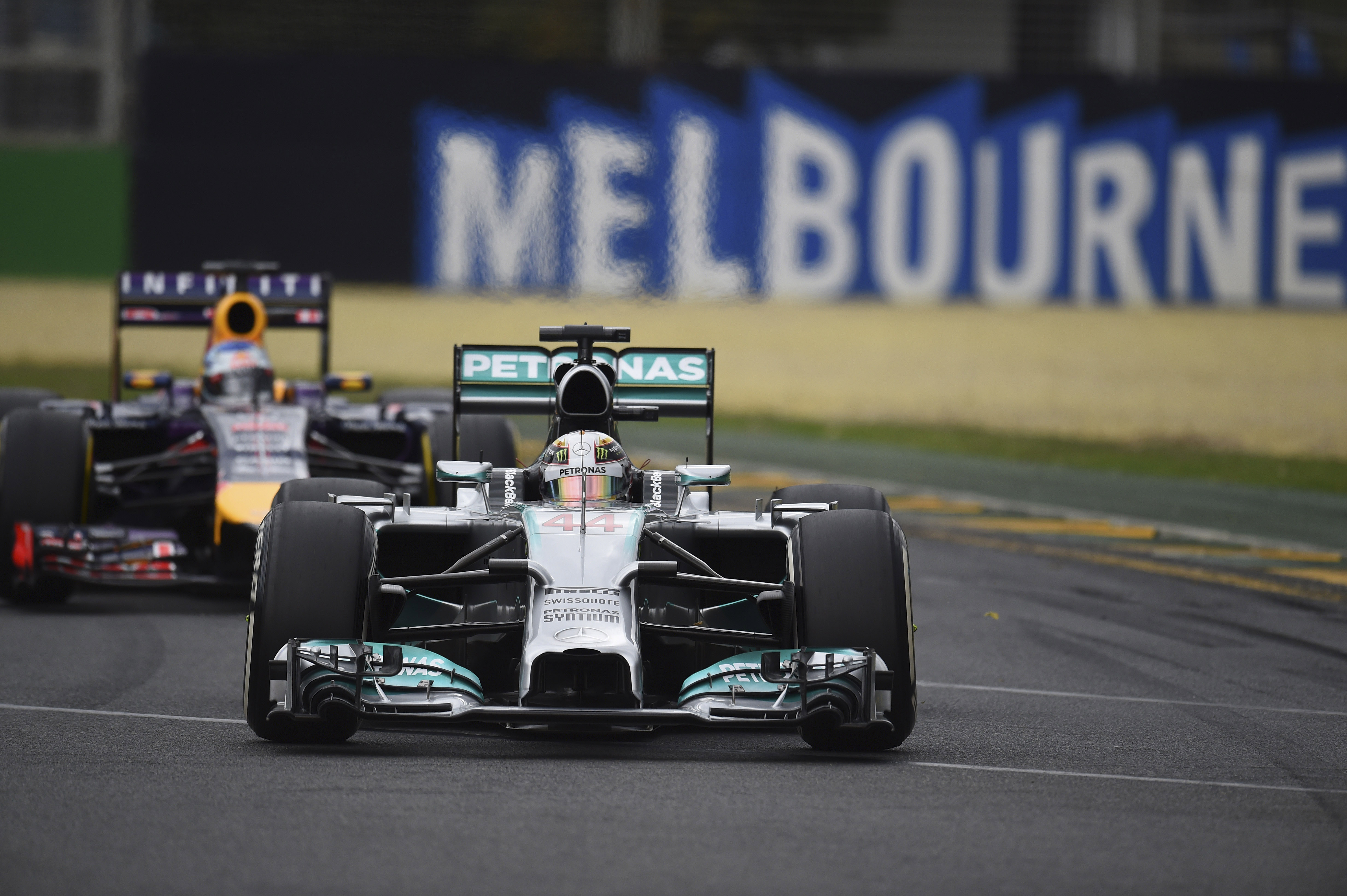 Hamilton logra la pole del GP de Australia