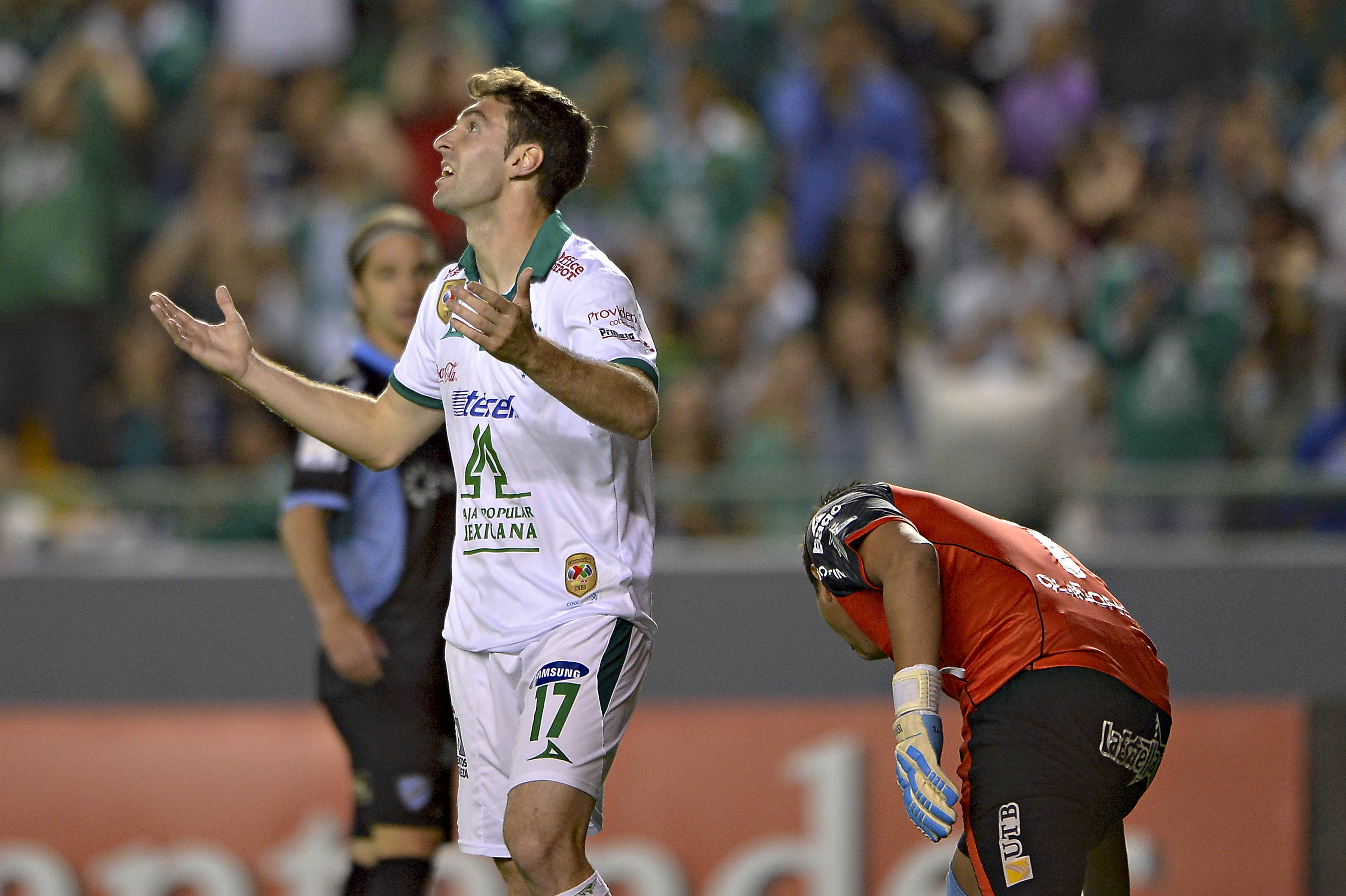 Bol&iacute;var vence a Le&oacute;n