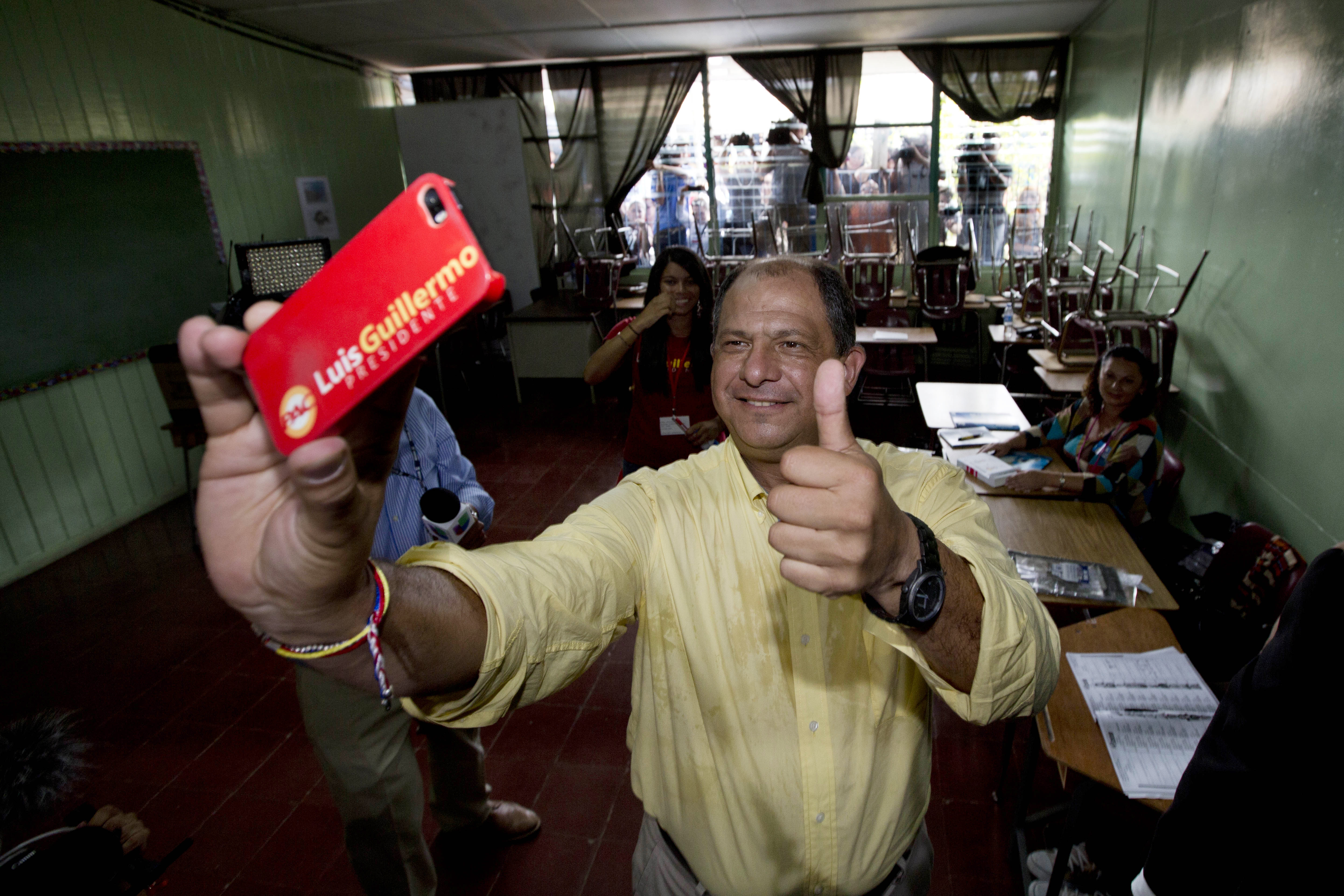 Costa Rica: Sol&iacute;s gana presidencia claramente