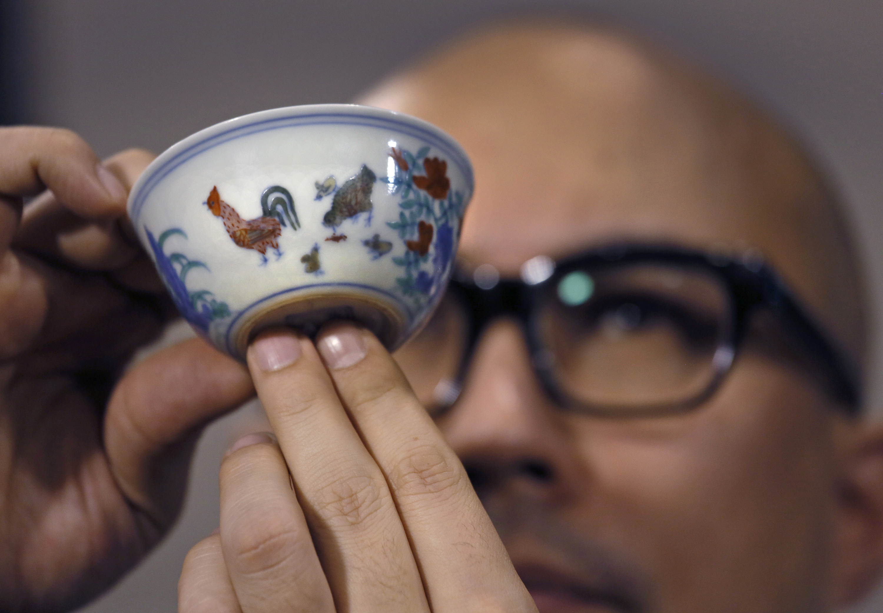 Taza china de dinast&iacute;a Ming factura r&eacute;cord de $36M